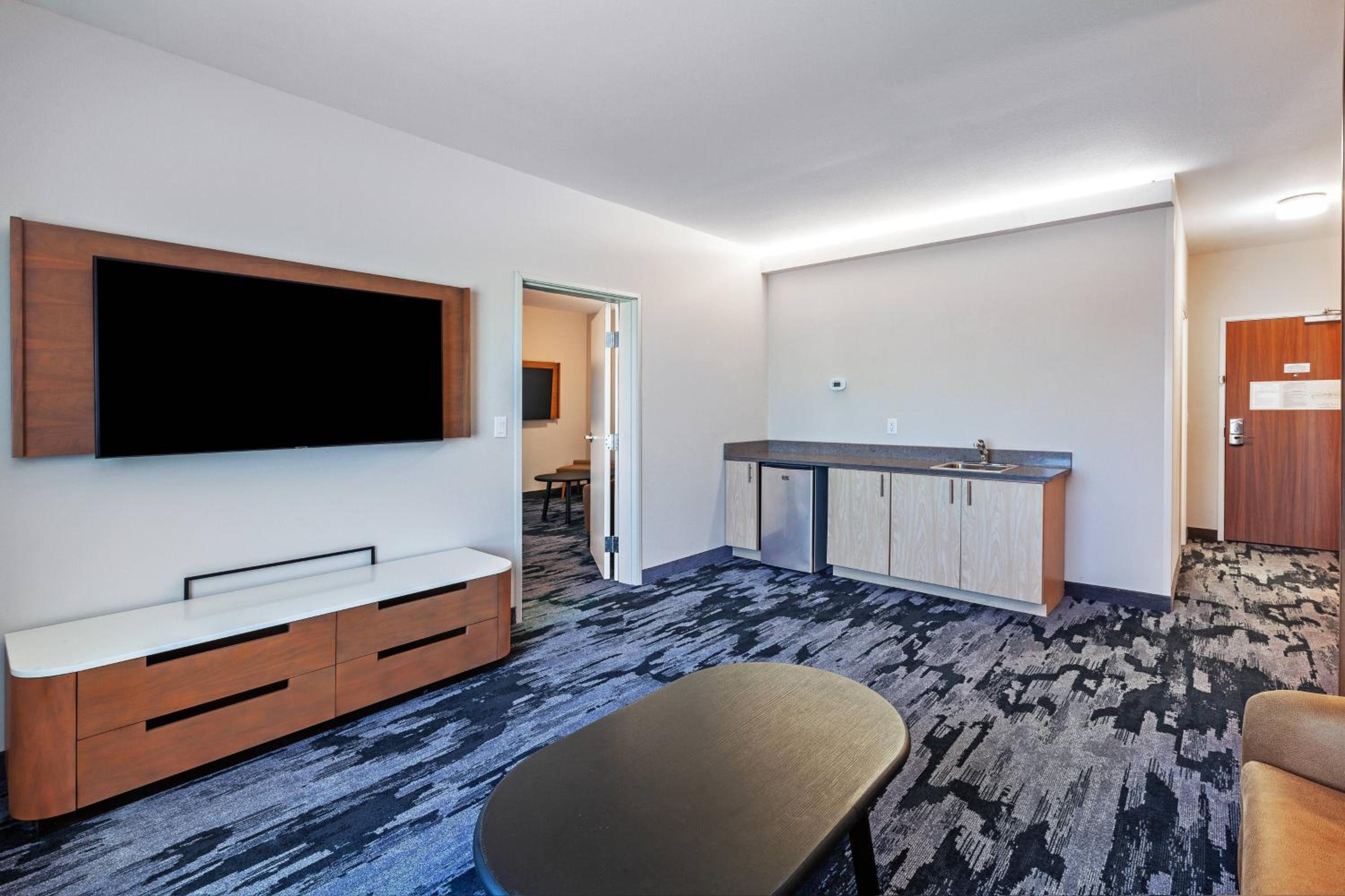 One-Bedroom King Suite with Sofa Bed - Photo 2
