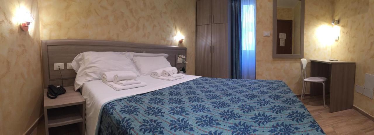 Deluxe Room - Photo 2