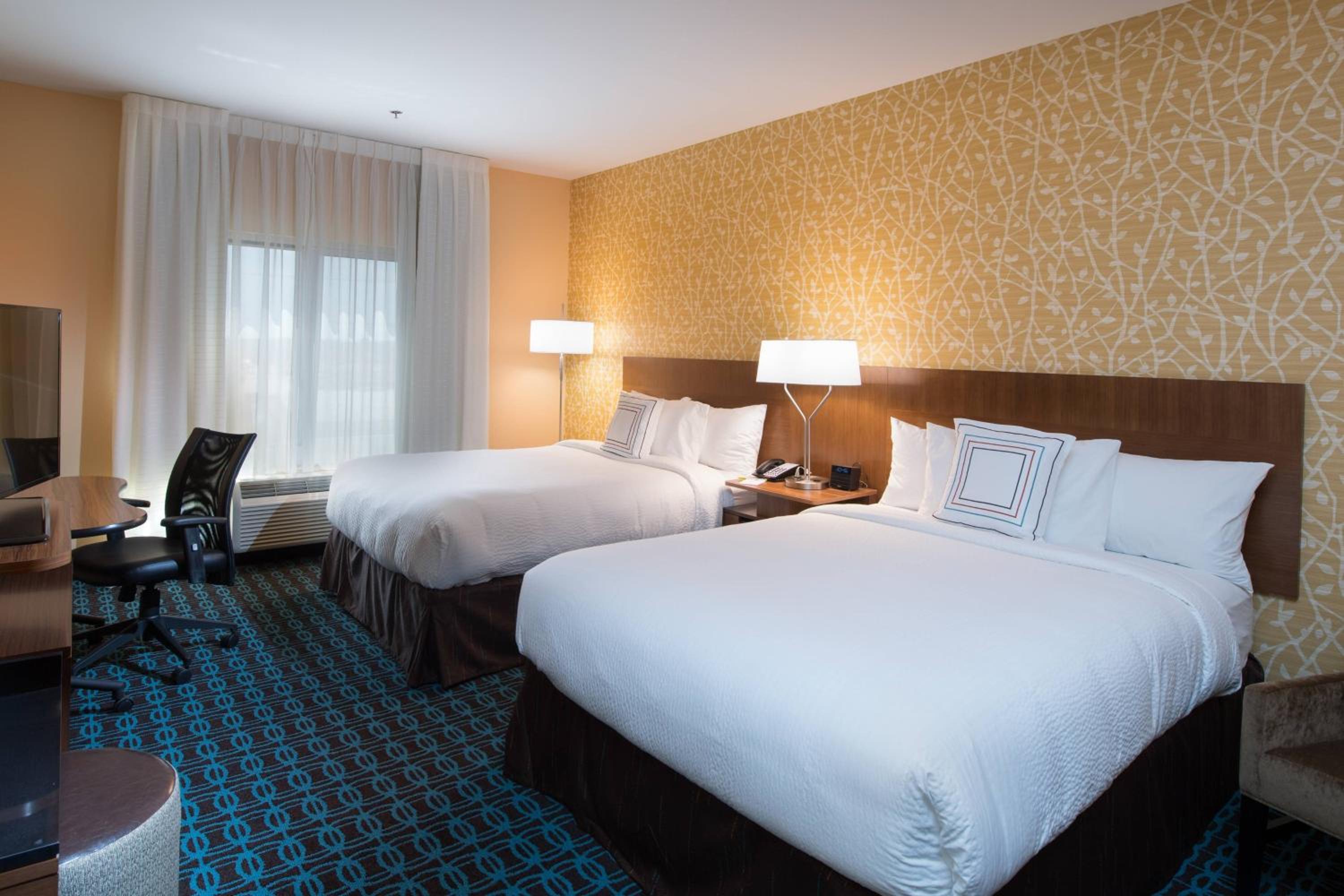 Queen Room with Two Queen Beds - Hearing Accessible photo 3