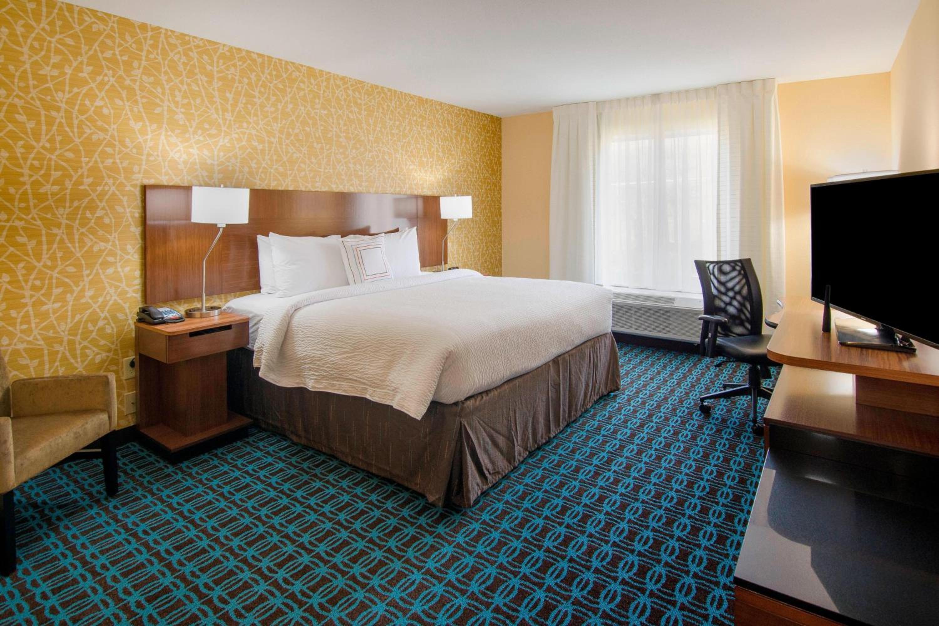 King Room with Transfer Shower - Mobility Access/Hearing Accessible photo 2