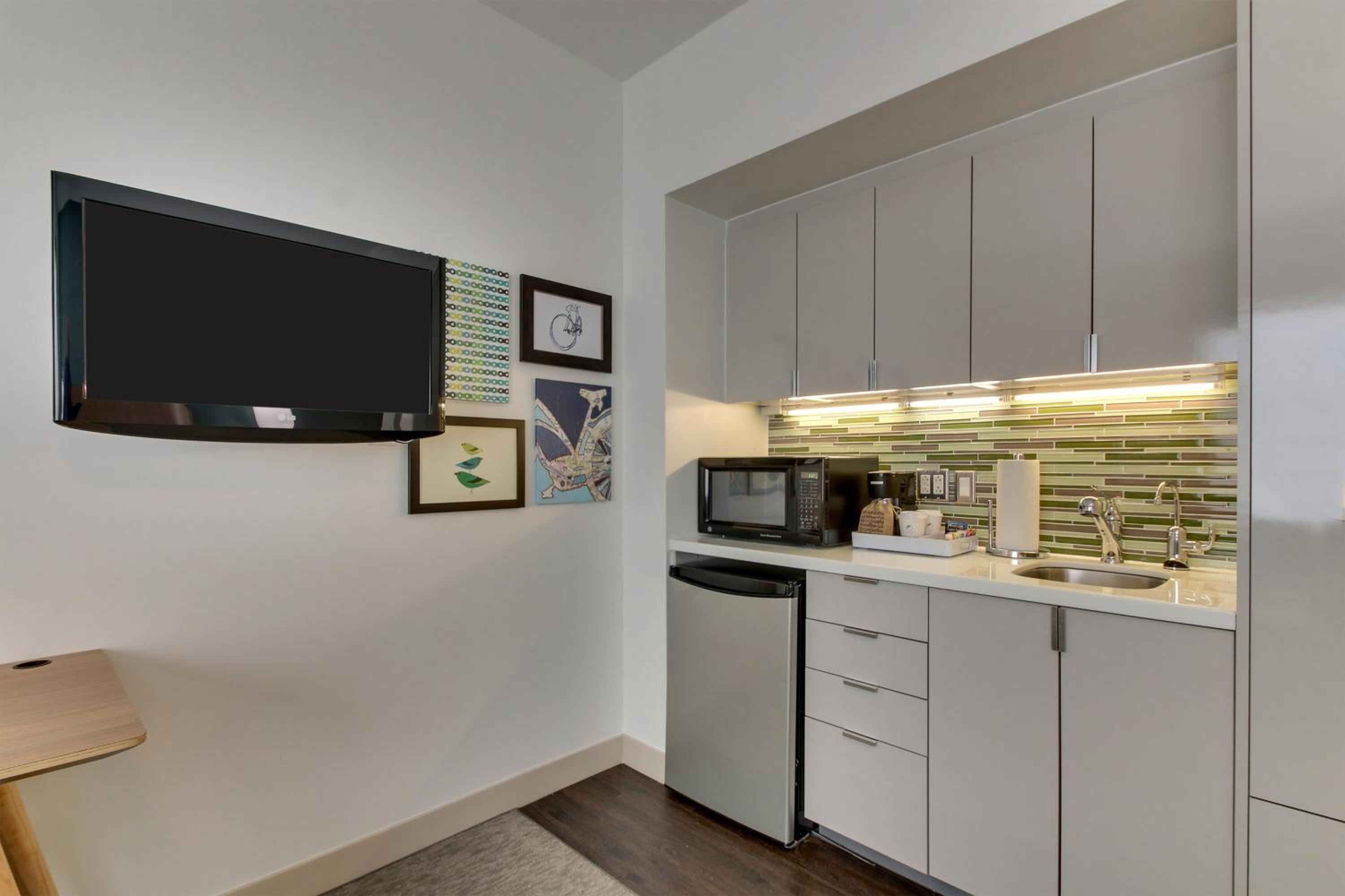 King Room with Roll-in Shower - Mobility and Hearing Accessible photo 3