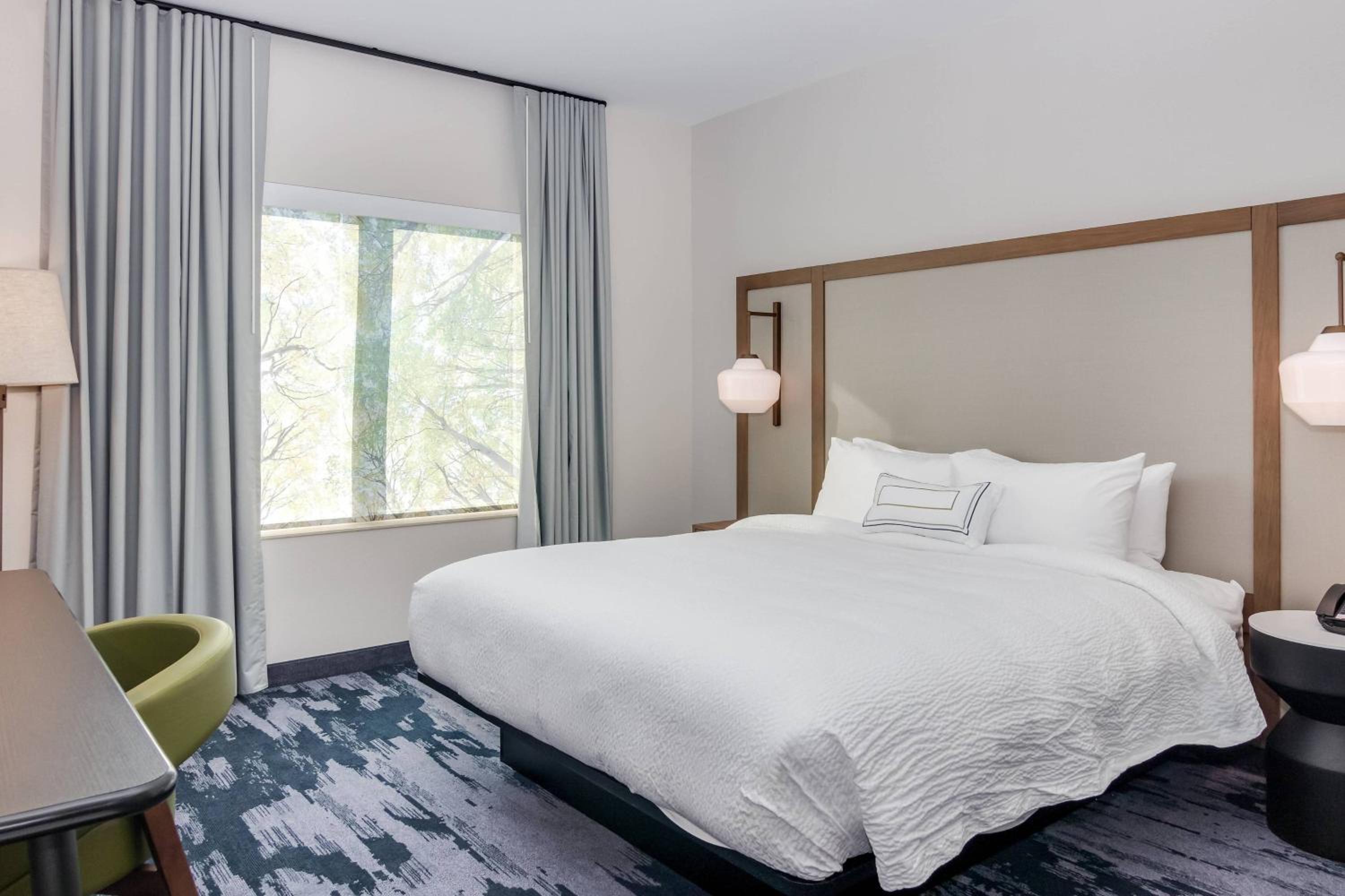 King Room with Roll-in Shower - Mobility Accessible photo 1