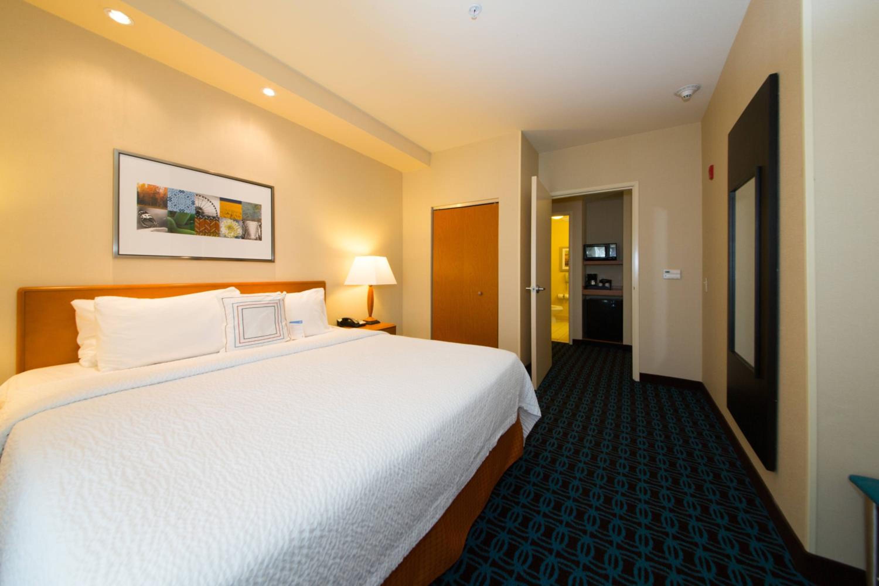 One-Bedroom King Suite - Photo 3