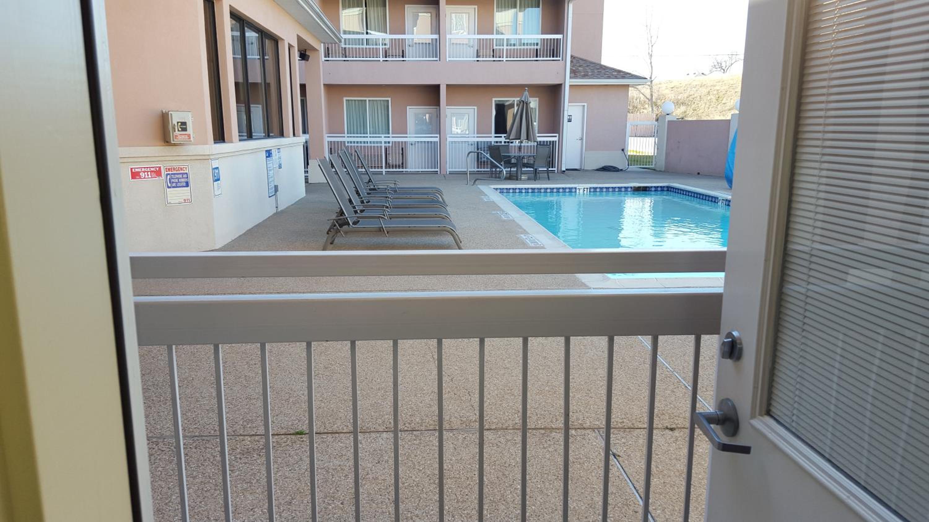 King Room with Balcony - Non-Smoking - Photo 3