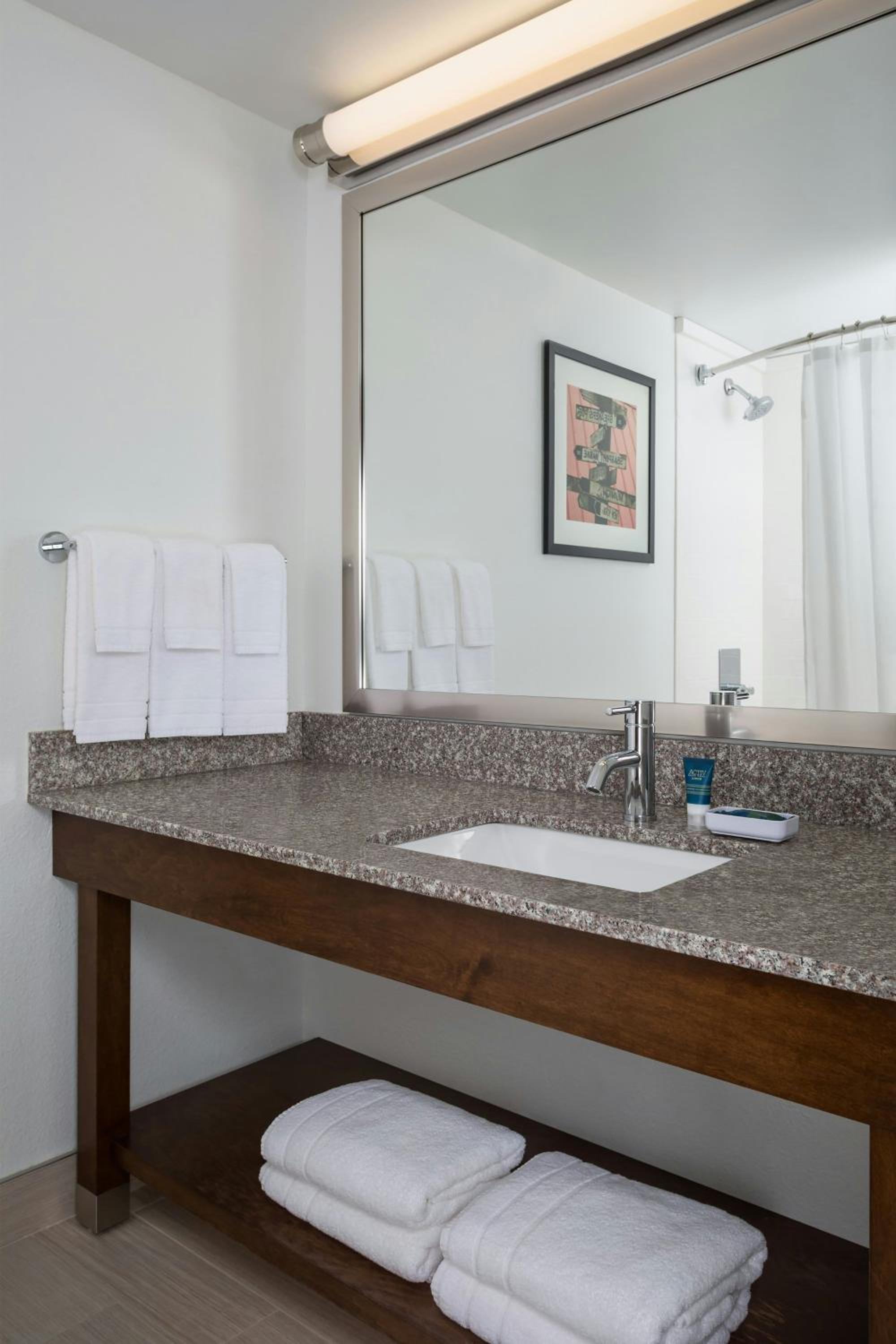 Double Room with Two Double Beds - Hearing Accessible  photo 2
