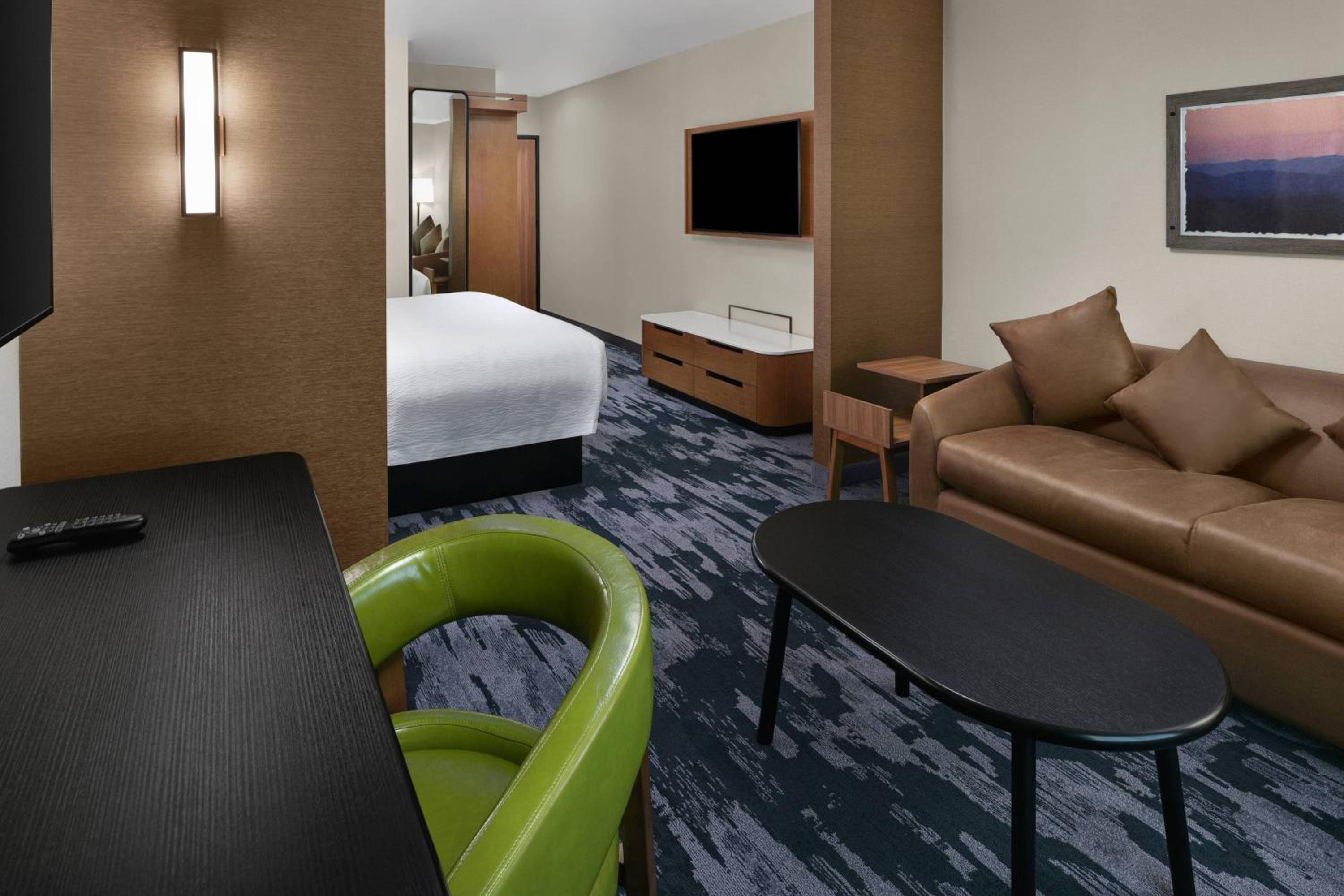 King Suite with Sofa Bed - Hearing Accessible photo 3