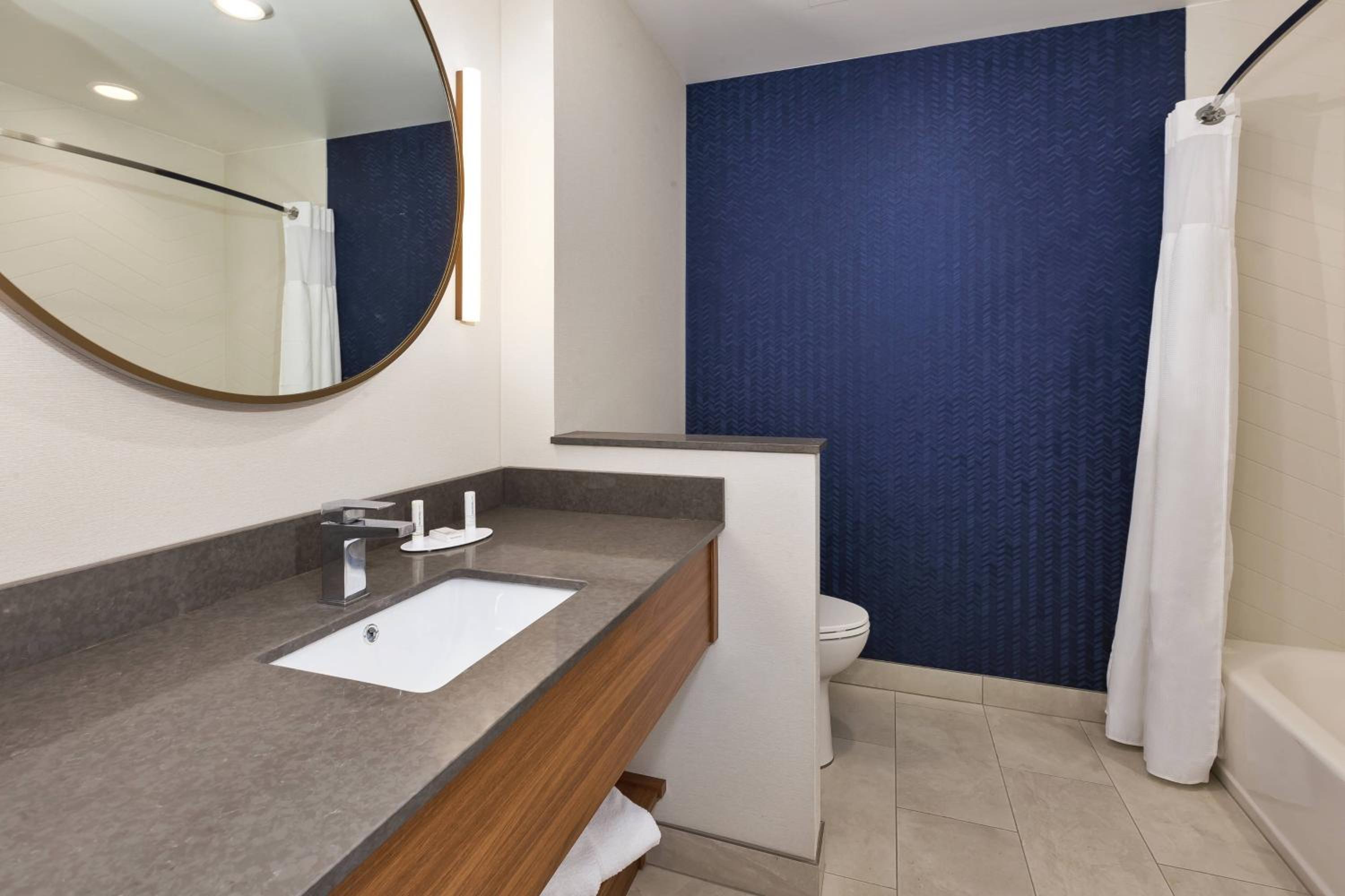 Queen Room with Two Queen Beds, Transfer Shower and Bathtub - Mobility Access - Photo 3