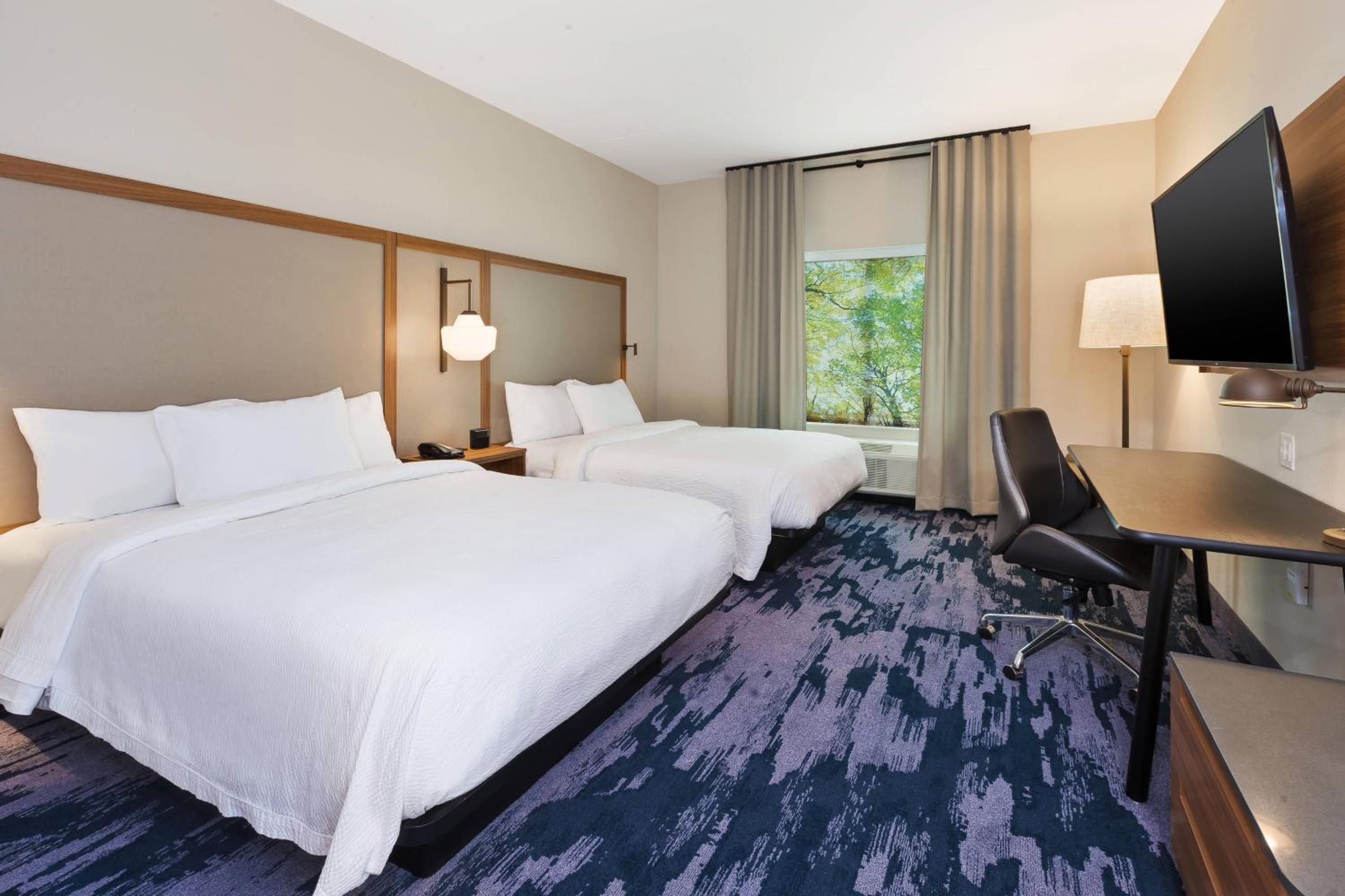 Queen Room with Two Queen Beds, Transfer Shower and Bathtub - Mobility Access - Photo 2