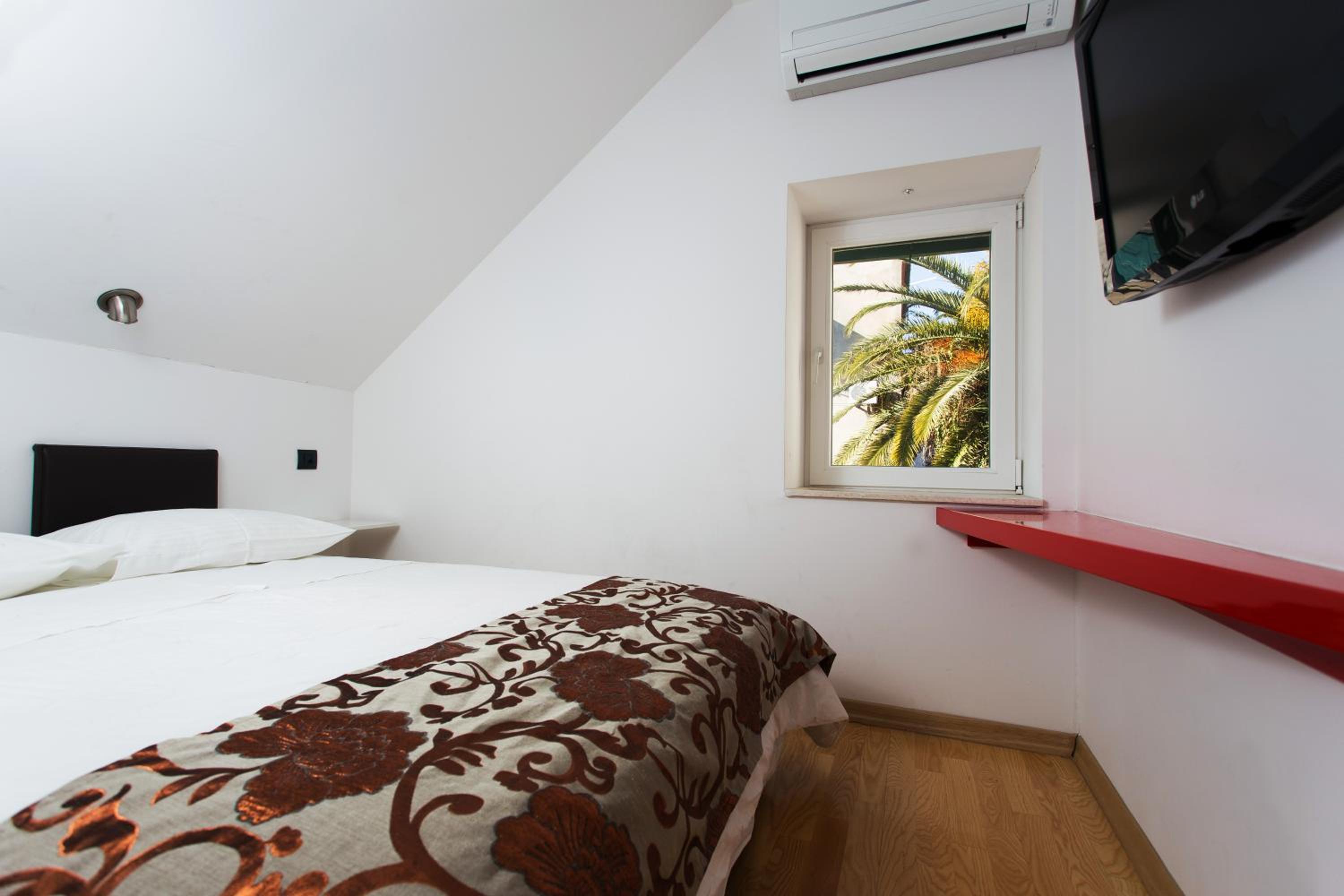 Comfort Two-Bedroom Apartment - 12 Frane Petrića Street