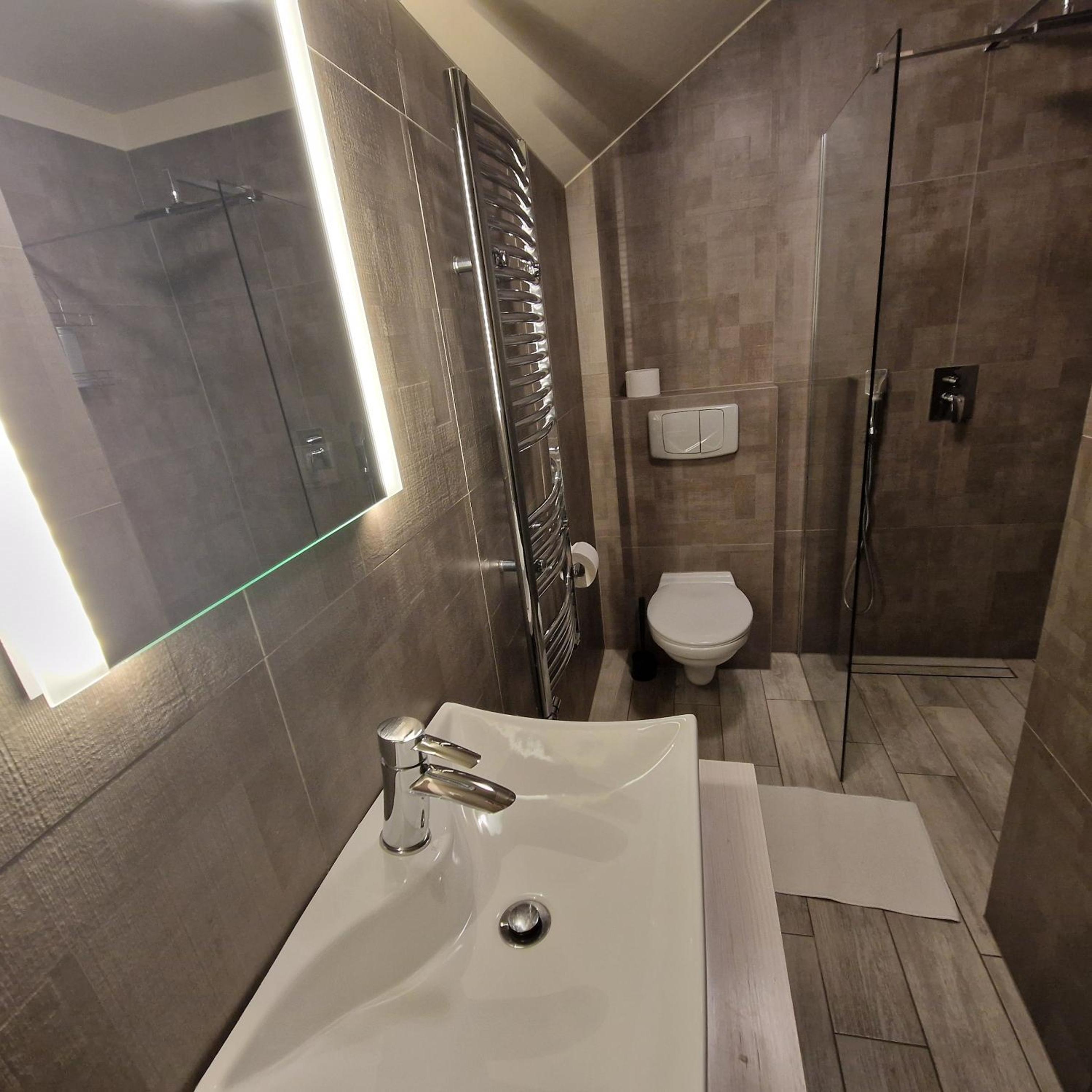 Family Room with Private Bathroom photo 1