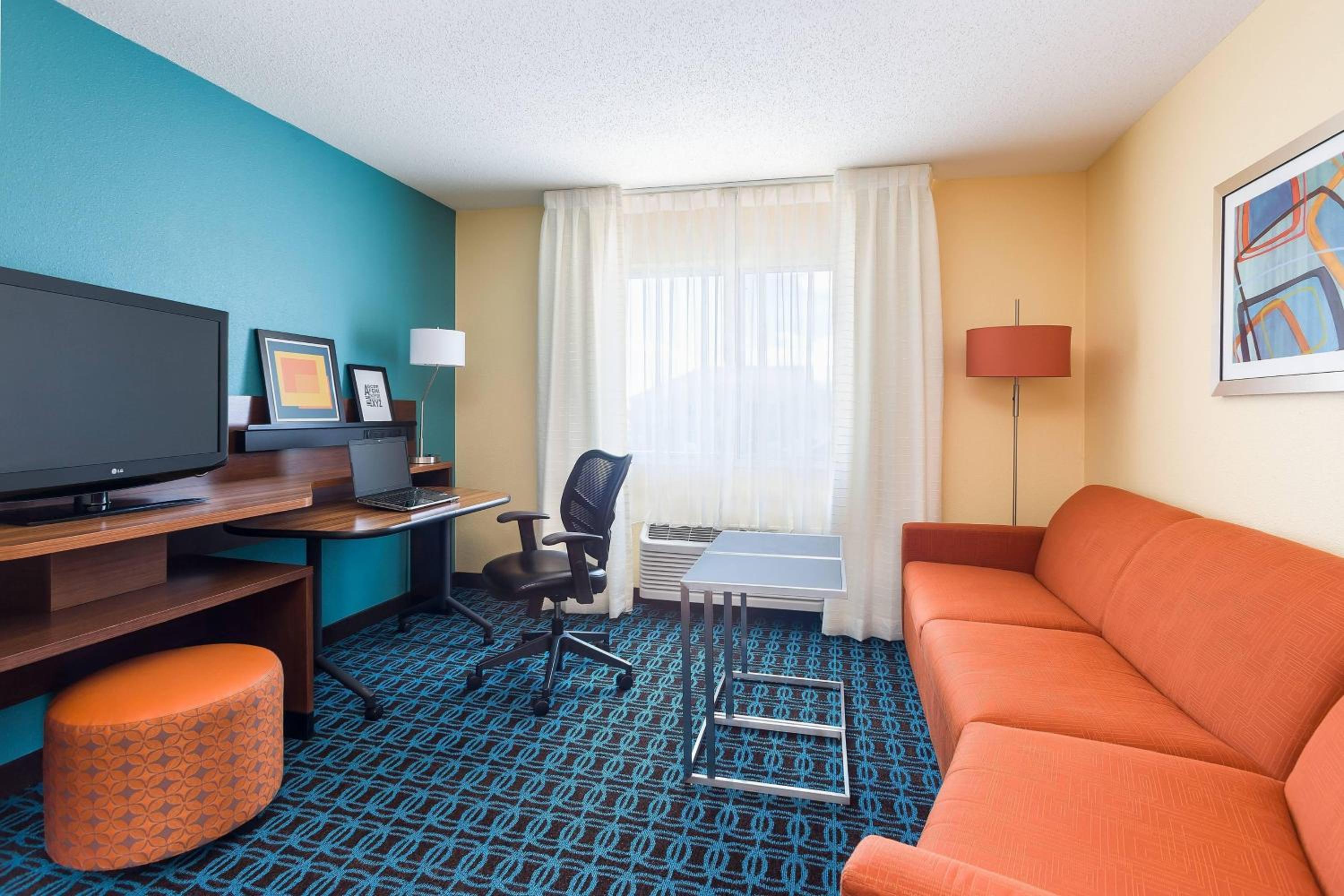 Executive King Suite with Sofa Bed and Tub - Mobility/Hearing Accessible - Photo 5