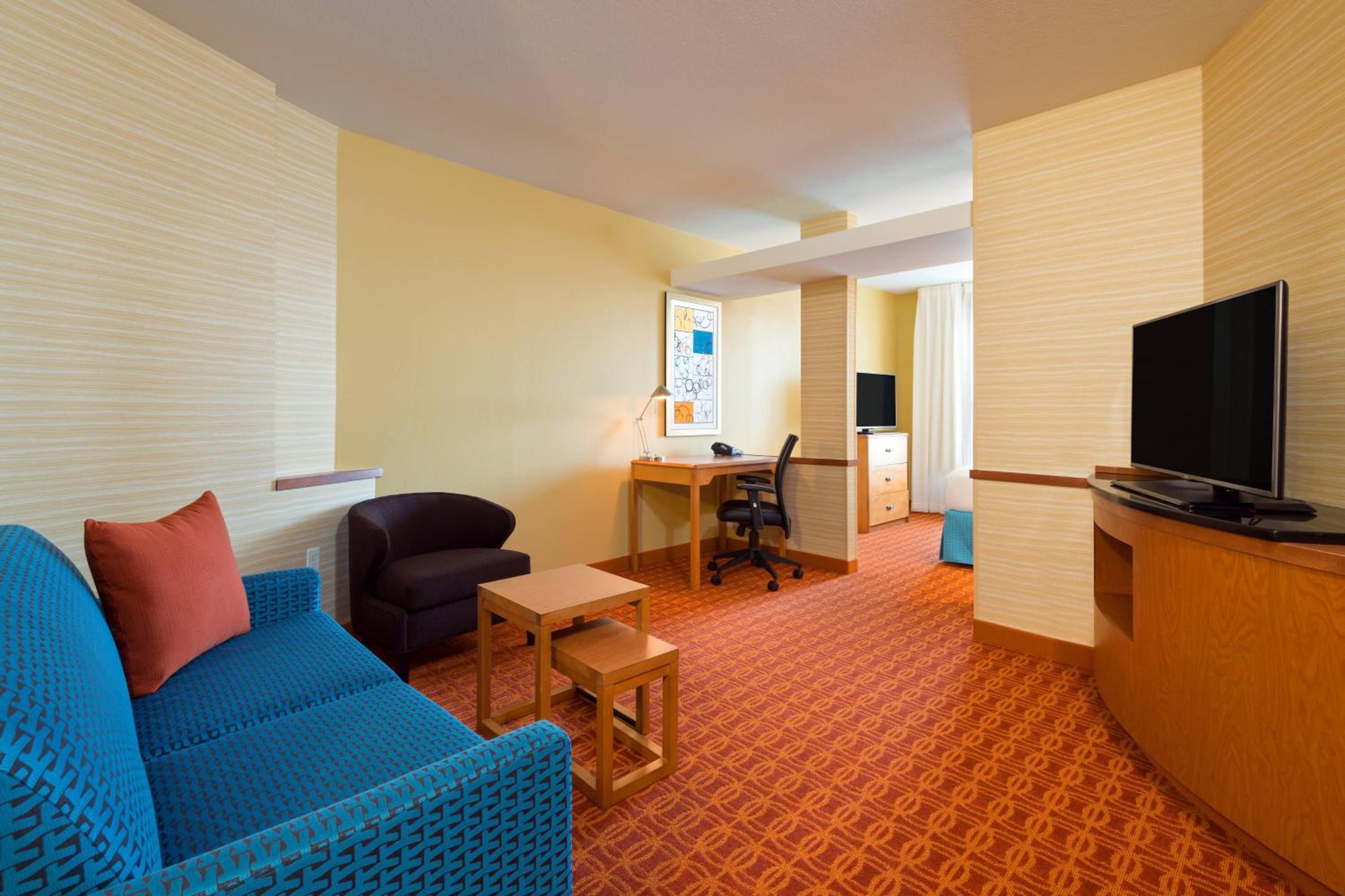 King Room with Sofa Bed - Photo 3