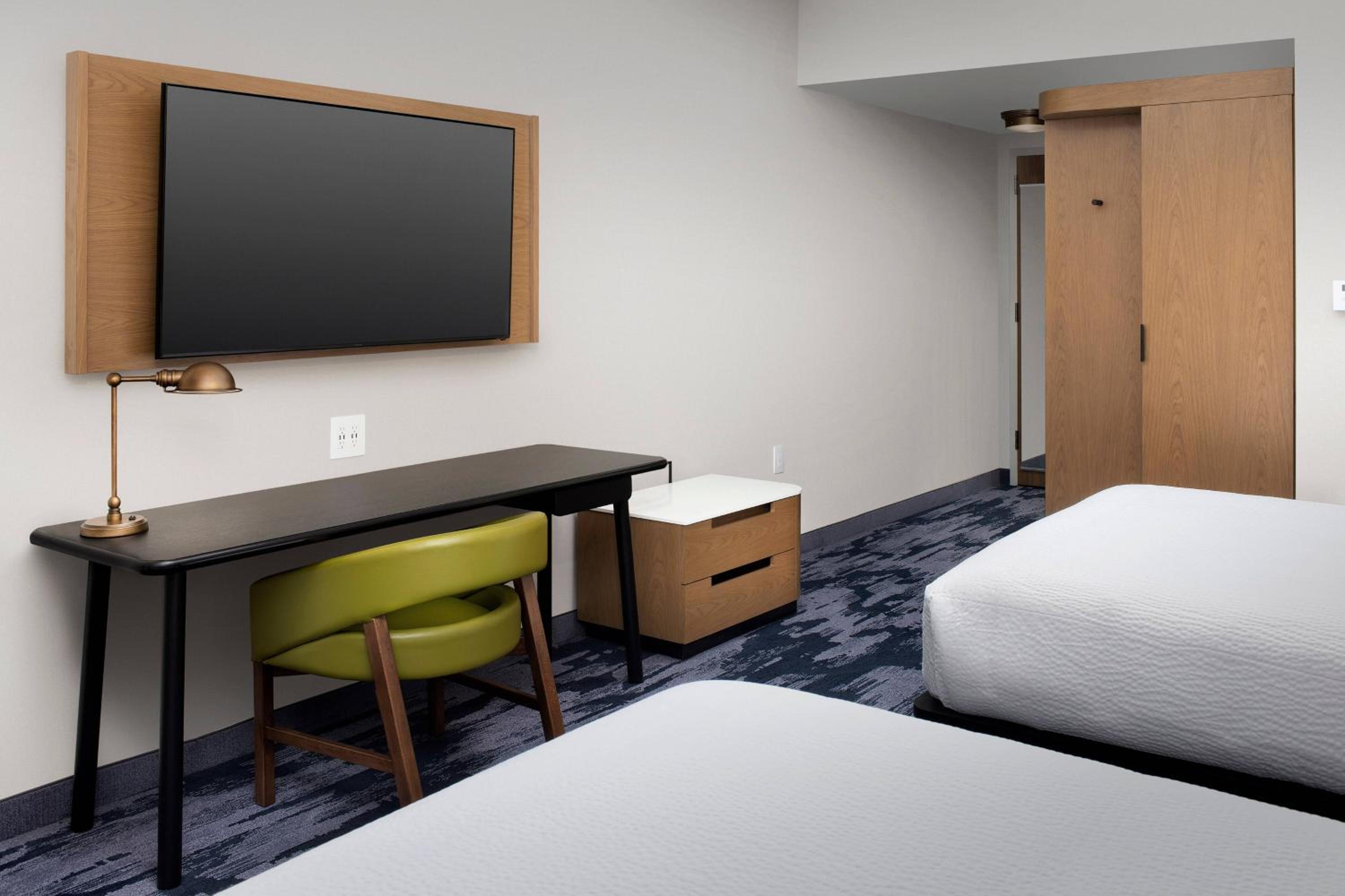 Queen Room with Two Queen Beds - Hearing Accessible photo 2