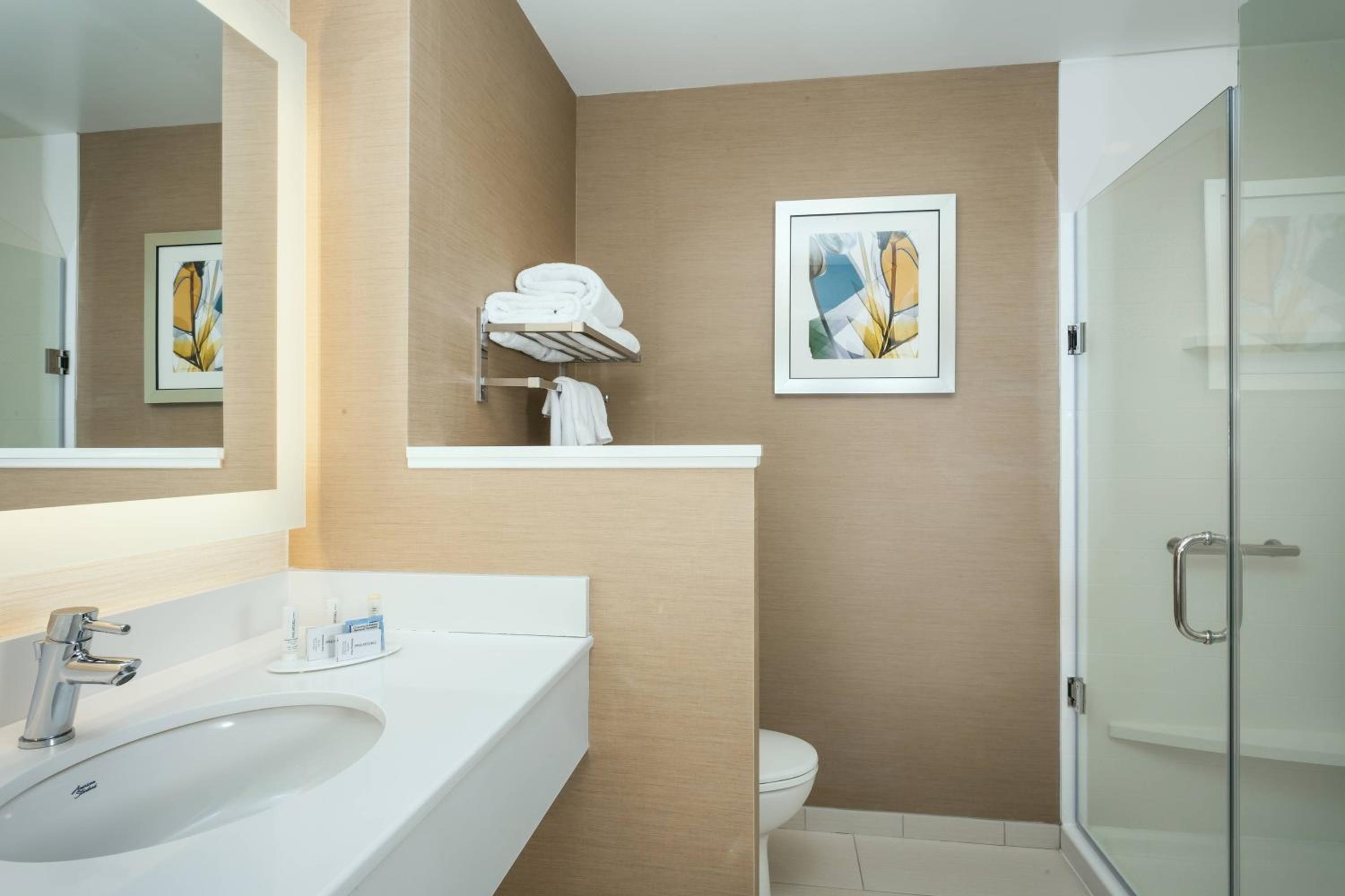 King Room with Roll-in Shower - Mobility and Hearing Accessible photo 2