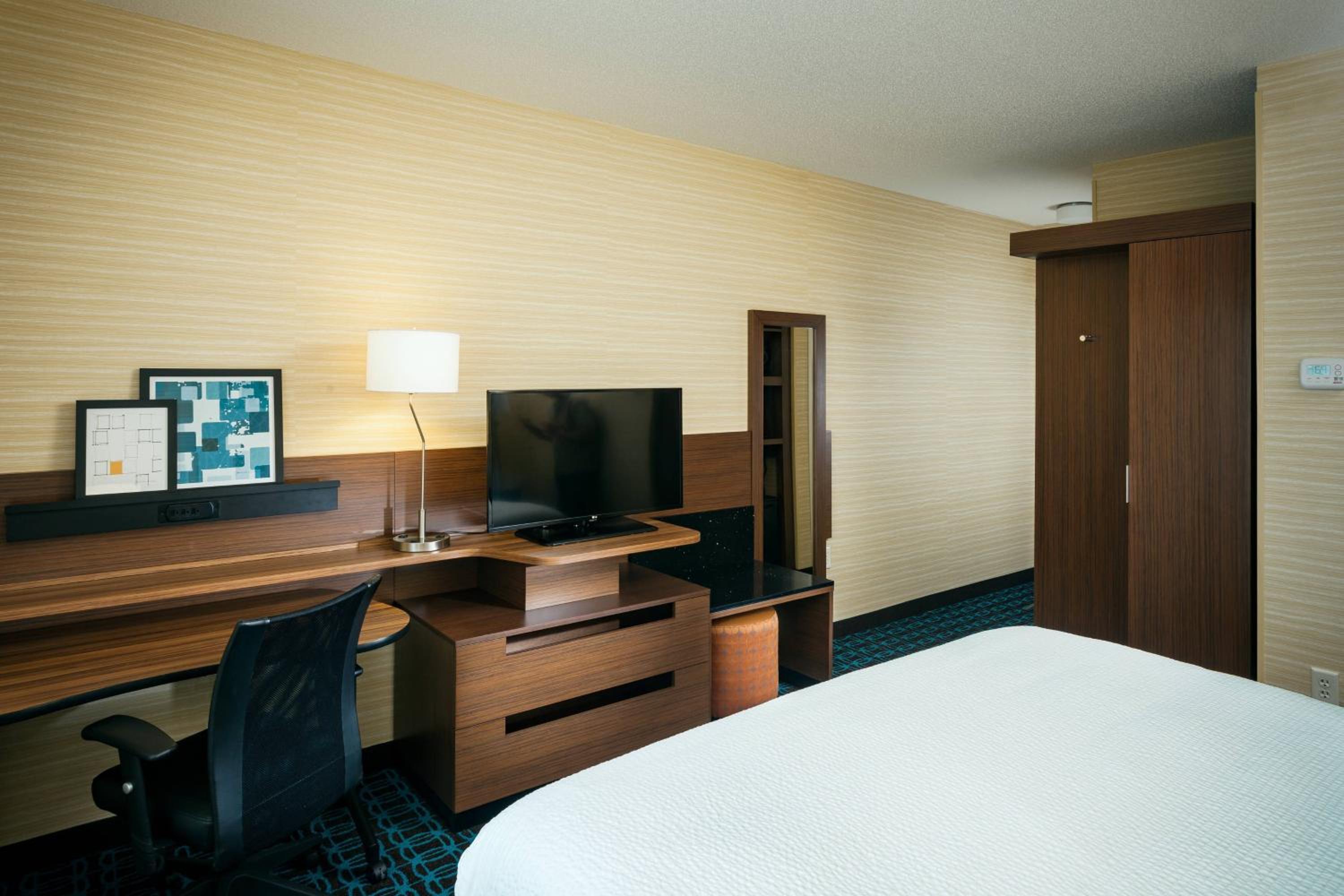 Queen Room with Two Queen Beds and Roll-in Shower - Mobility and Hearing Accessible photo 3