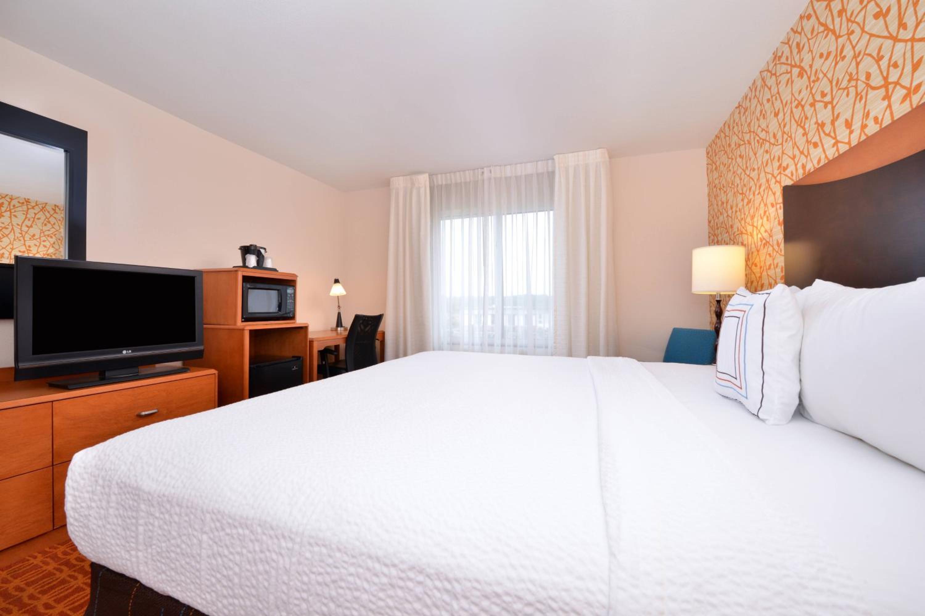 King Room with Bathtub - Mobility Access/Hearing Accessible photo 2