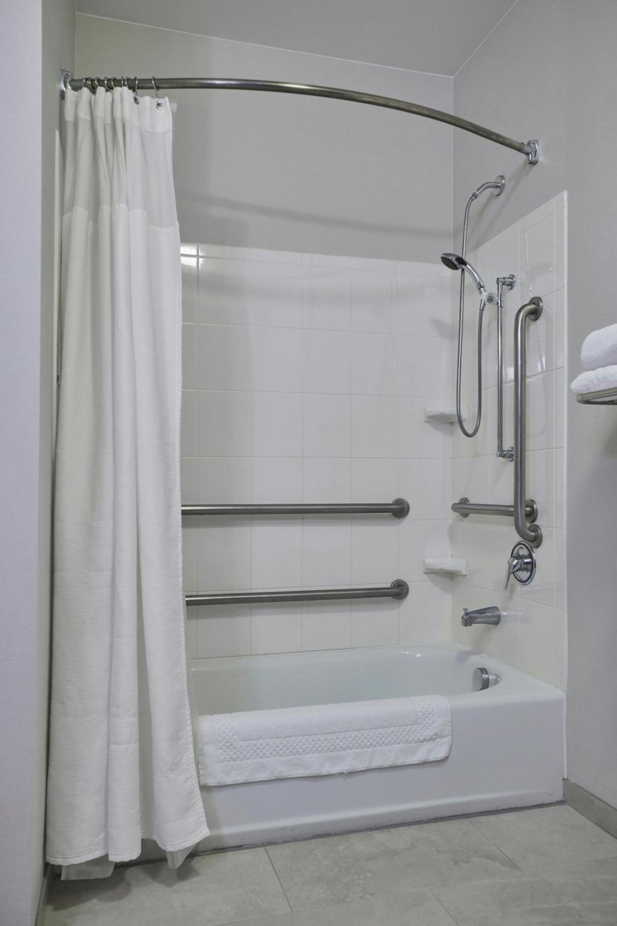 King Room with Roll-in Shower - Mobility and Hearing Accessible - Photo 4