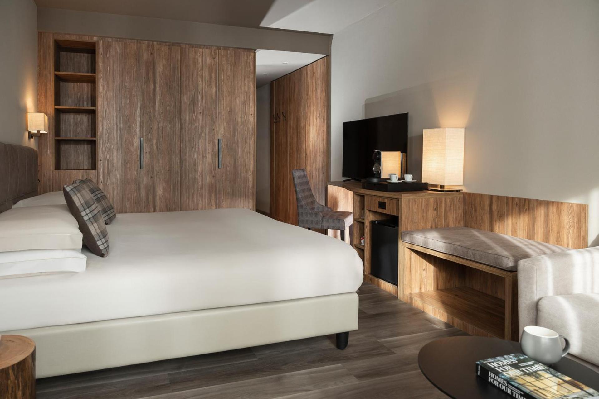 Deluxe Room (2 Adults + 1 Child) photo 3