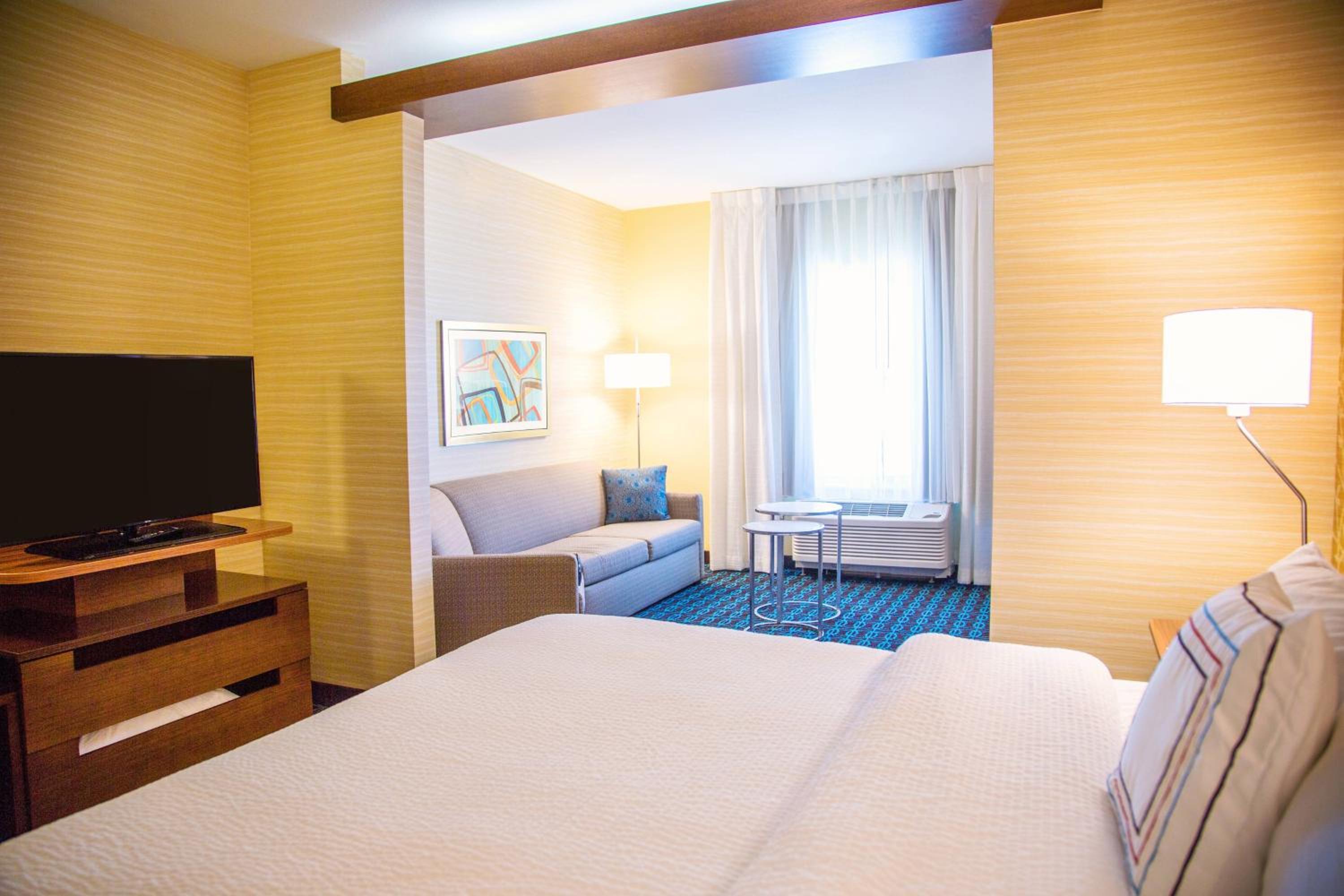 Queen Suite with Sofa Bed - Hearing Accessible photo 2
