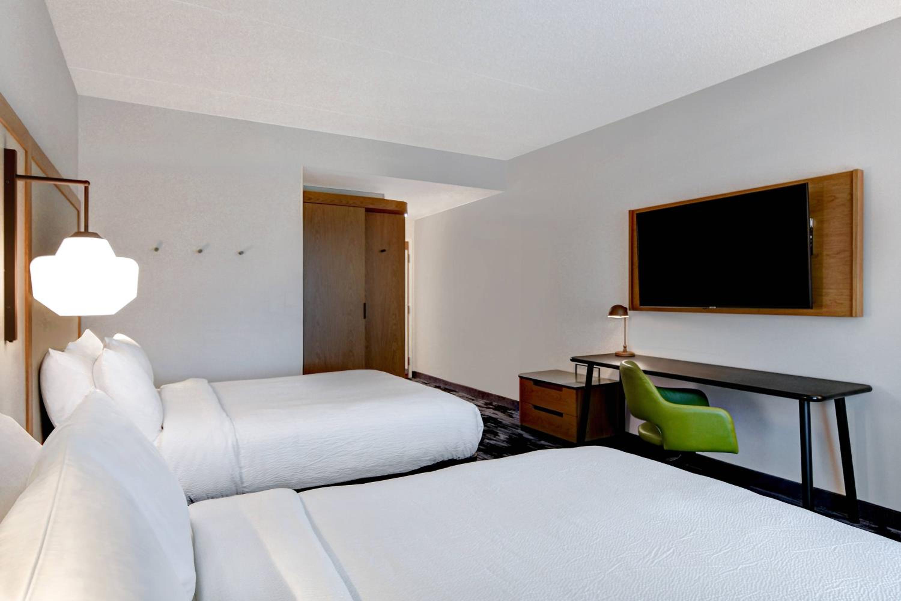 Queen Room with Two Queen Beds - Hearing Accessible
