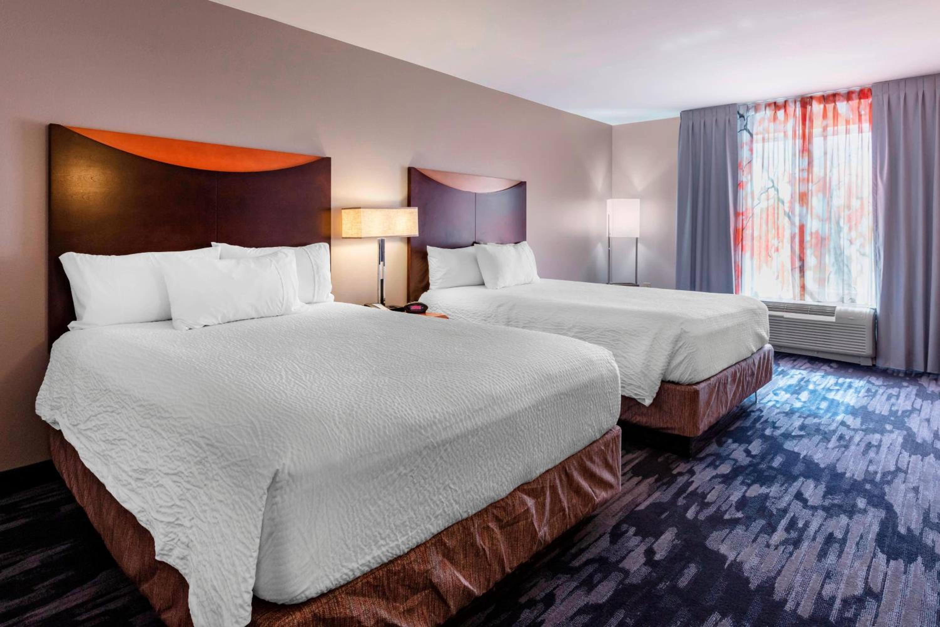 Queen Room with Two Queen Beds and Bathtub - Mobility Access/Hearing Accessible - Photo 1