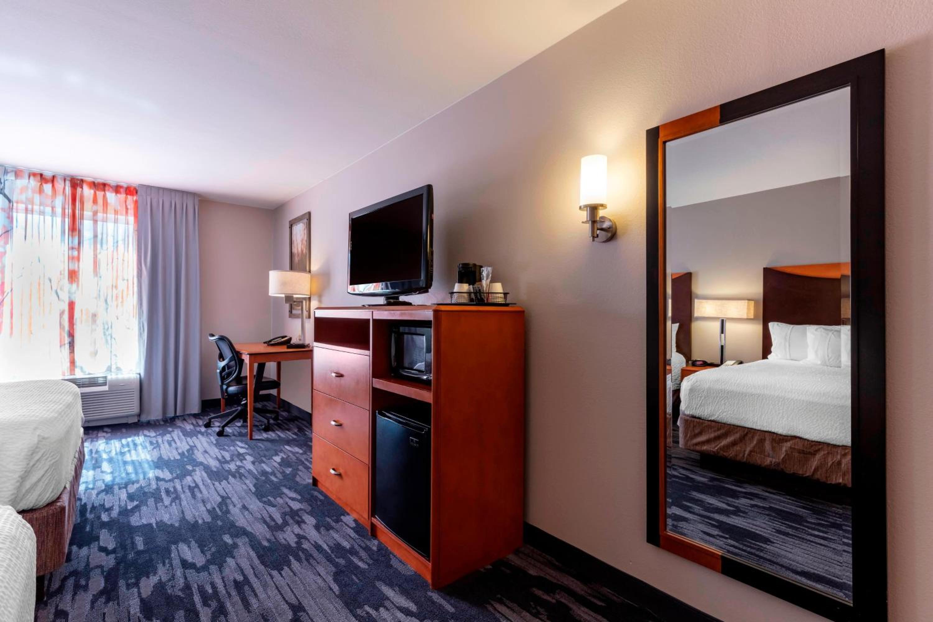 Queen Room with Two Queen Beds and Bathtub - Mobility Access/Hearing Accessible - Photo 3