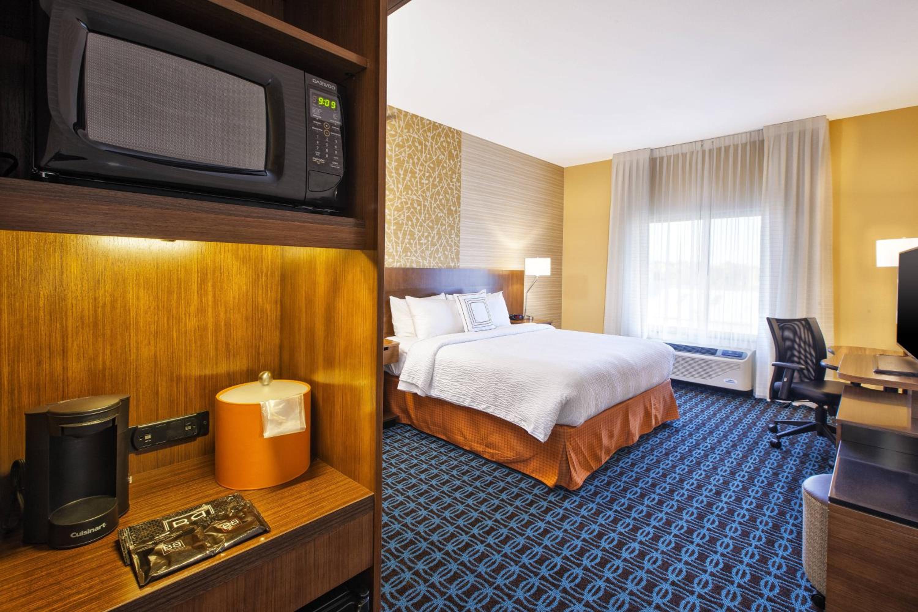 King Room with Transfer Shower - Mobility Access