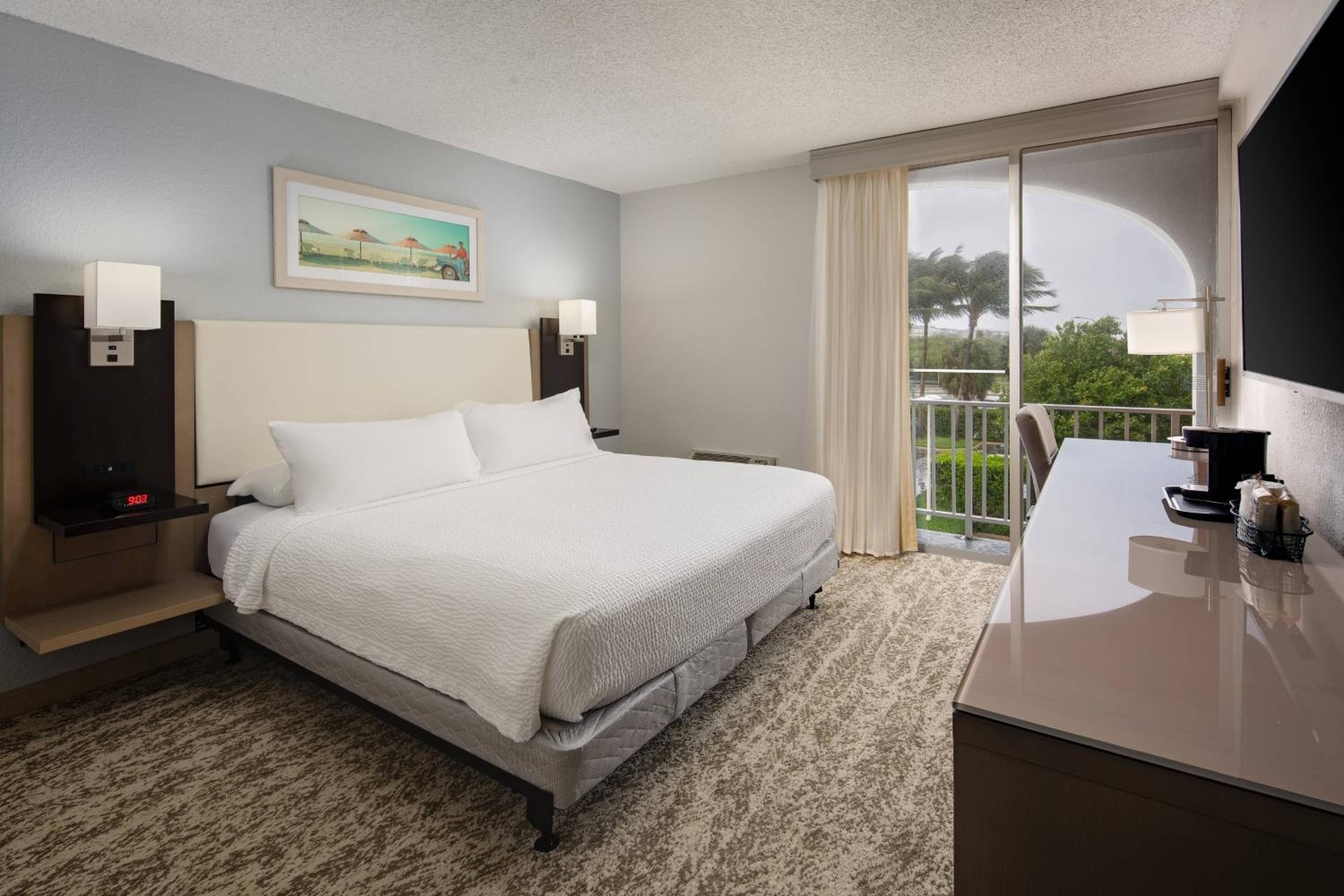 King Room with Adapted Tub - Mobility and Hearing Accessible