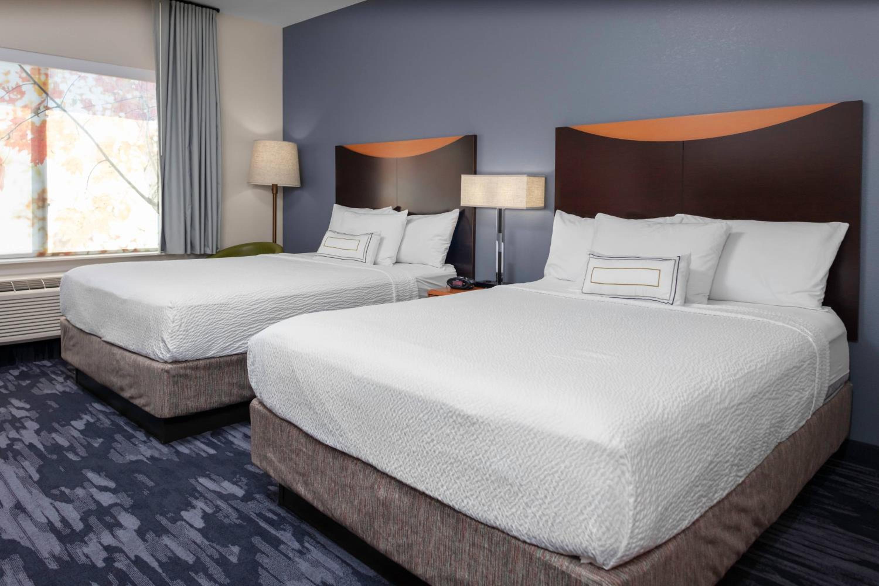 Queen Room with Two Queen Beds photo 1