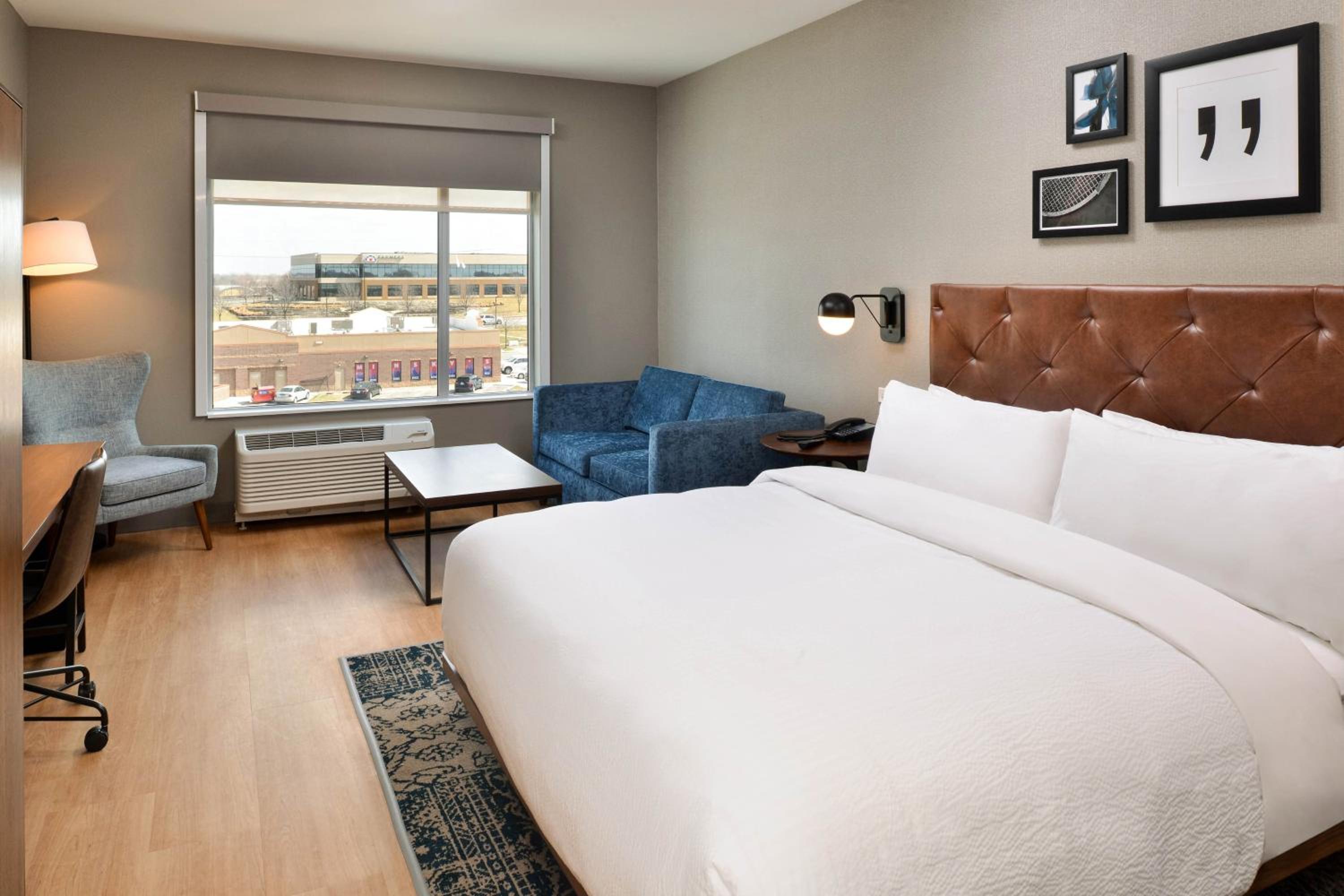 King Suite with Sofa Bed - Hearing Accessible