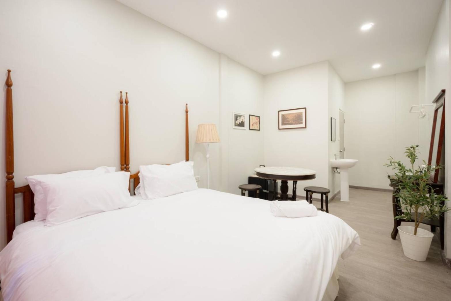 Deluxe King Room photo 1