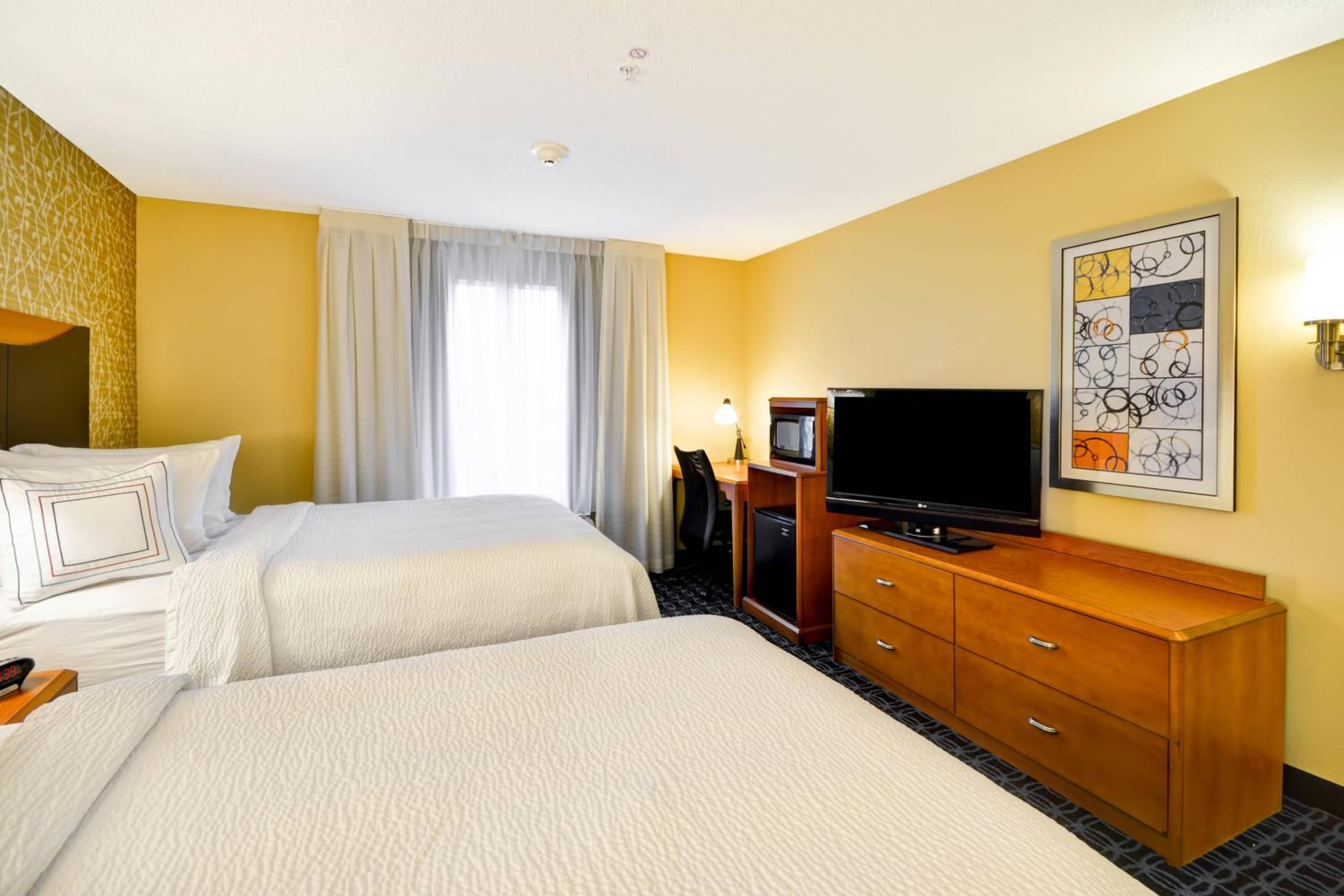 Double Room with Two Double Beds and Adapted Tub - Mobility and Hearing Accessible photo 2