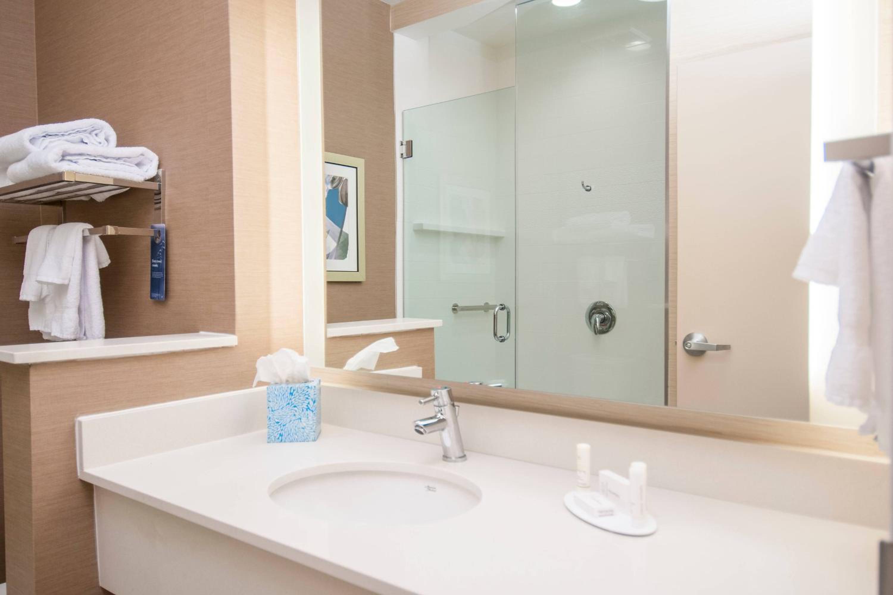 King Room - Hearing Accessible - Photo 4