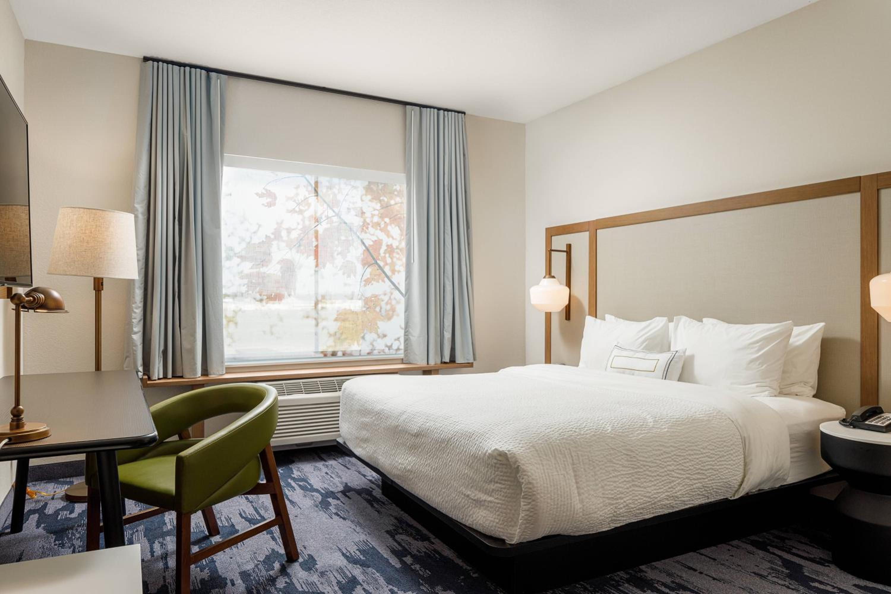 King Room - Hearing Accessible photo 1
