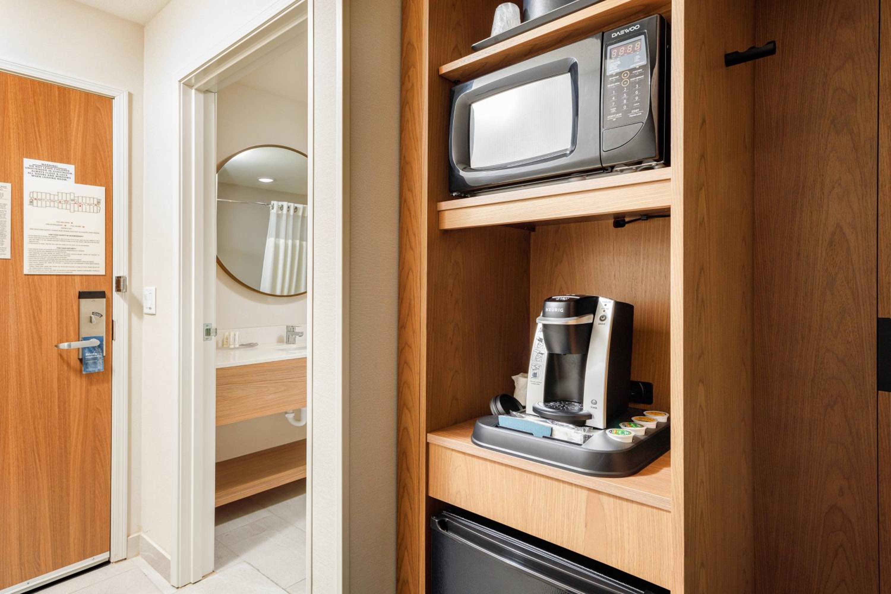 Queen Room with Two Queen Beds - Hearing Accessible photo 3