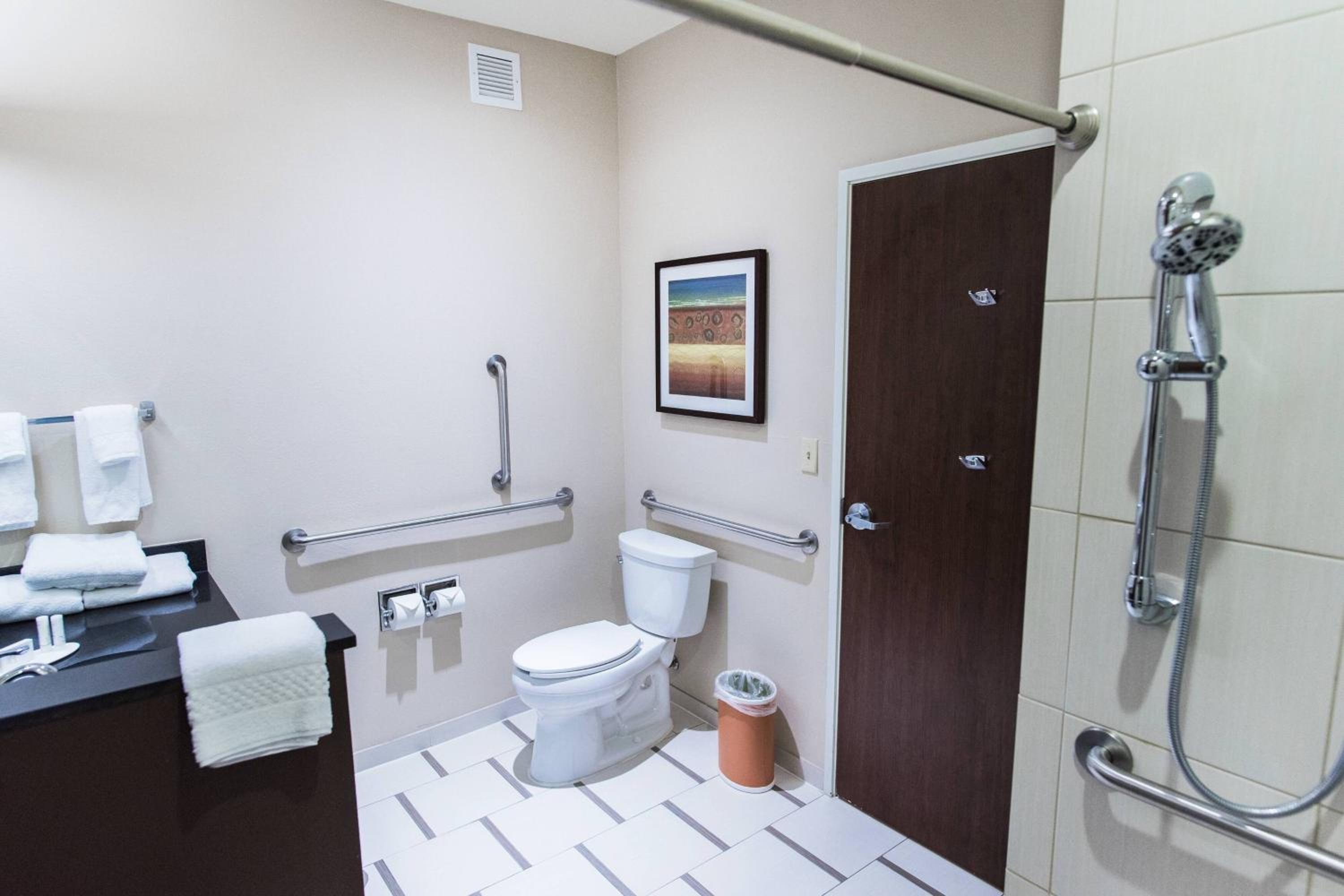 King Room - Hearing Accessible photo 3
