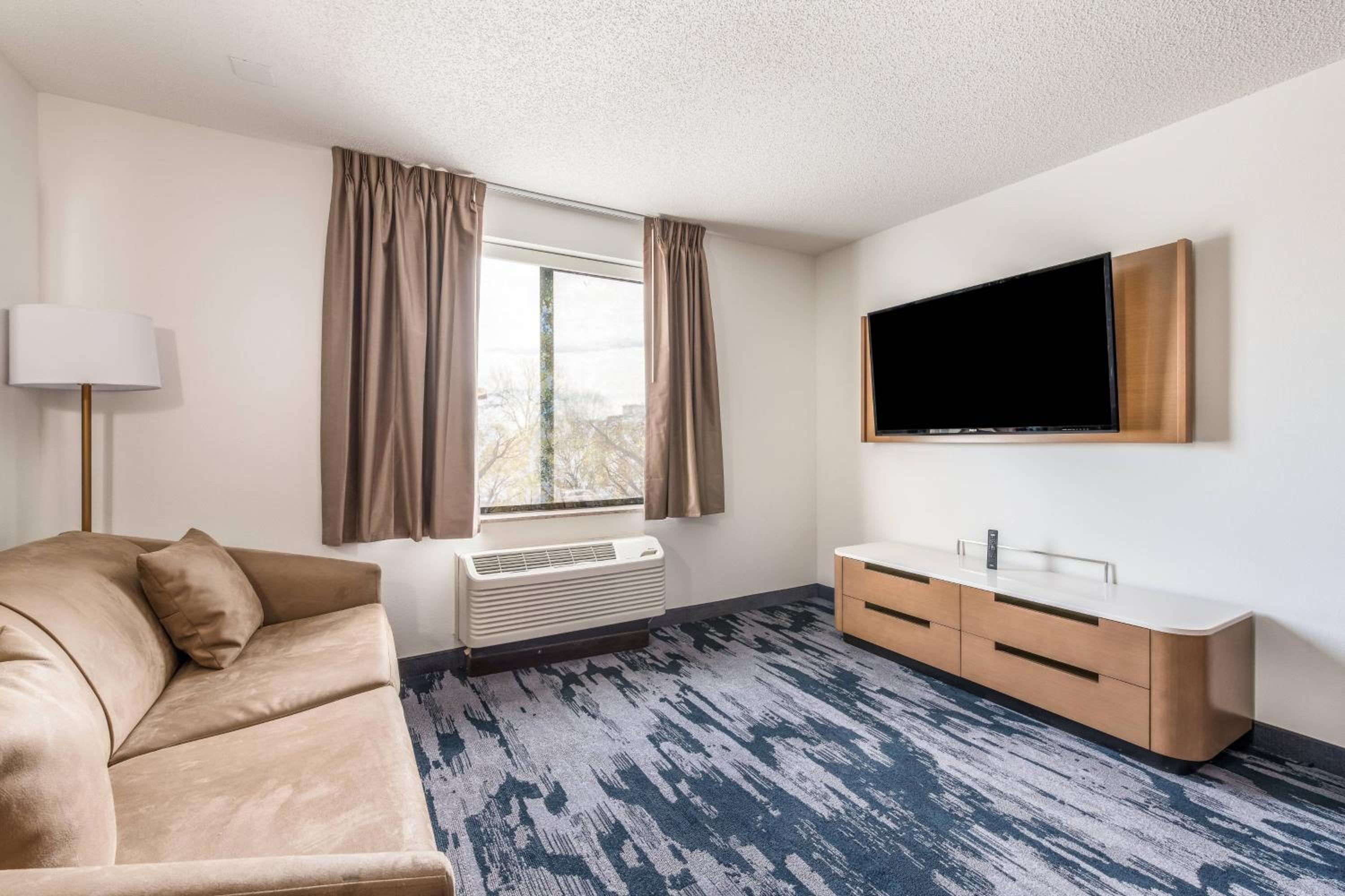 Queen Suite with Sofa Bed and Adapted Tub - Mobility and Hearing Accessible photo 1