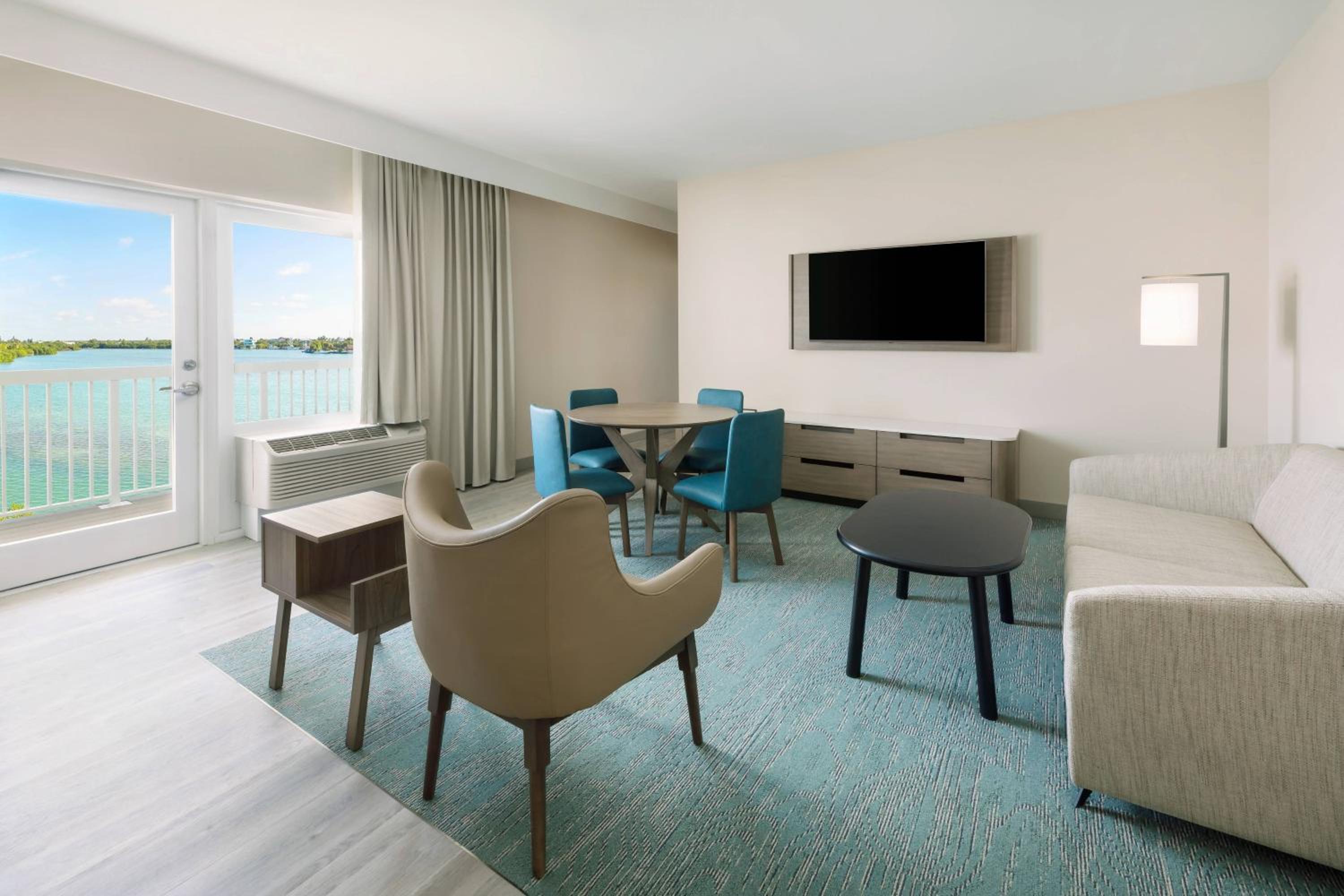One-Bedroom Superior King Suite with Bay View and Sofa Bed