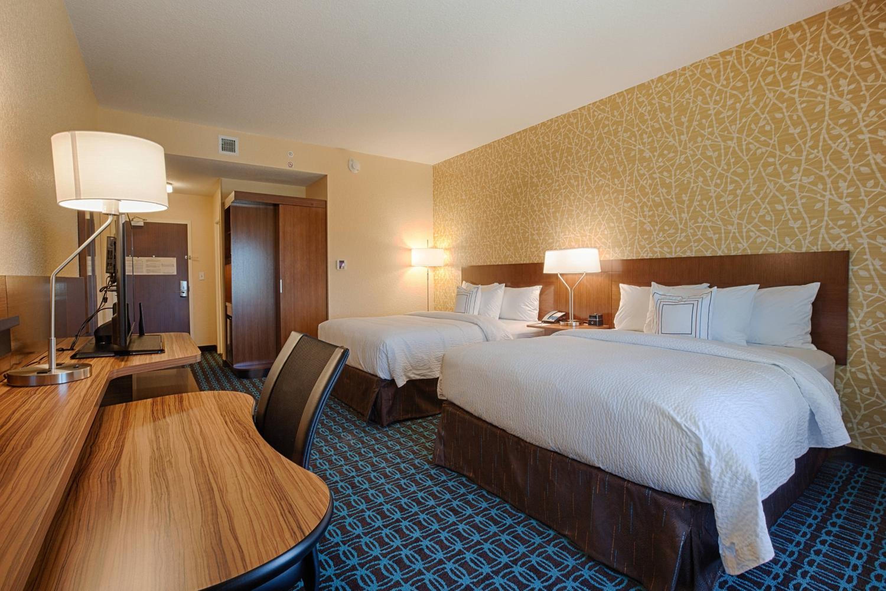 Queen Room with Two Queen Beds photo 1