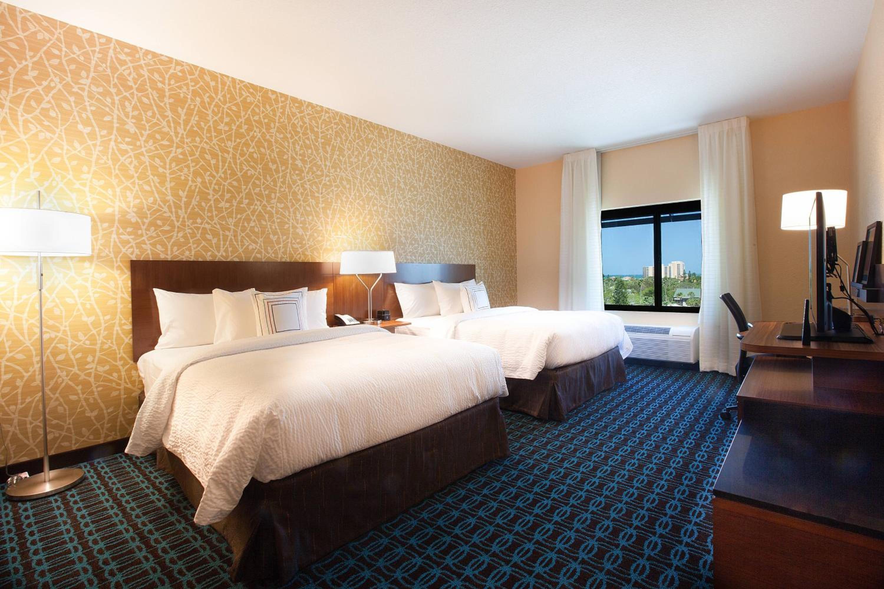 Queen Room with Two Queen Beds, Water View and Bathtub - Mobility Access/Hearing Accessible photo 2