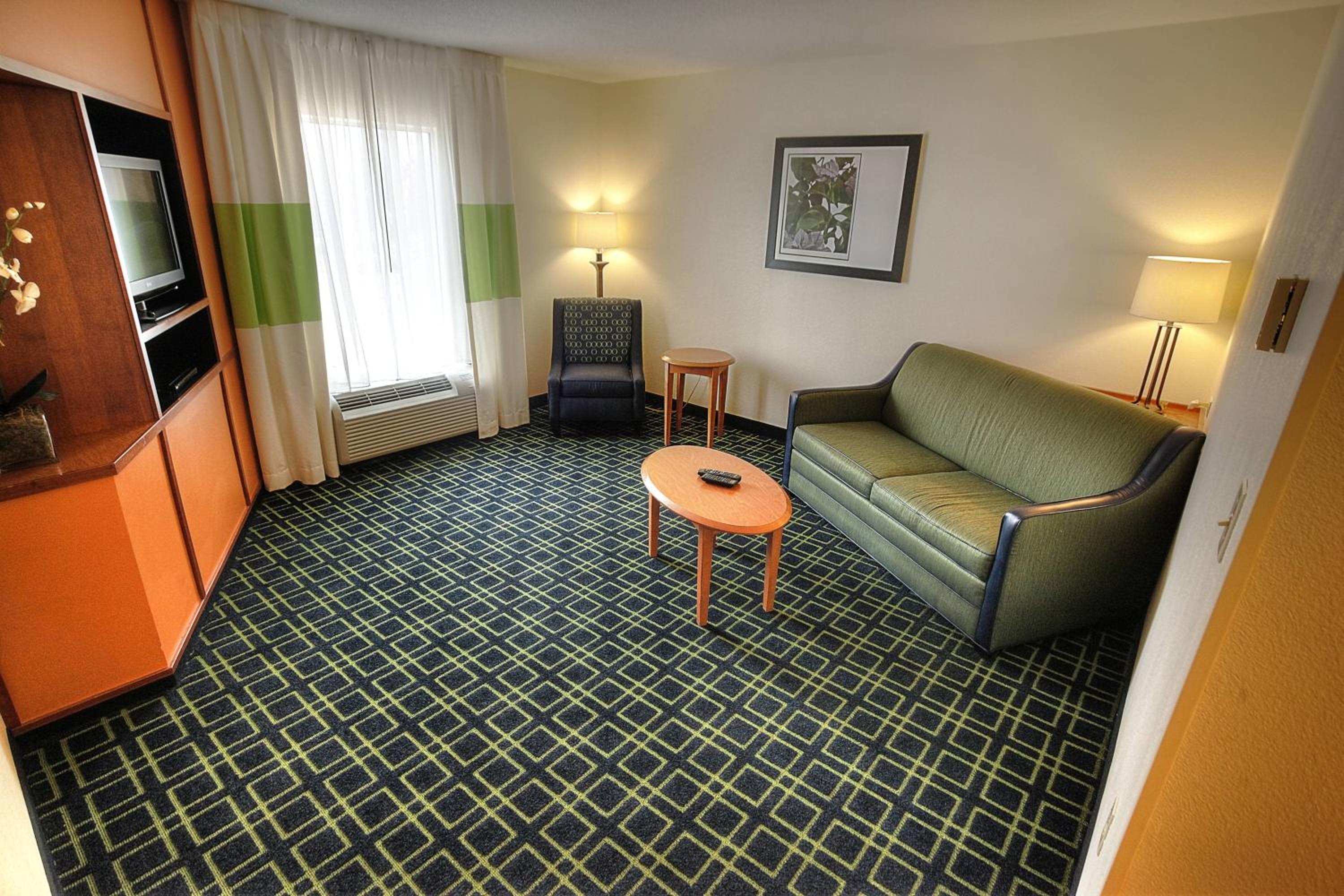 2 Room King Suite, 1 Bedroom 2 room Suite, 1 King, Sofa bed (Mobility Accessible w/ Tub)