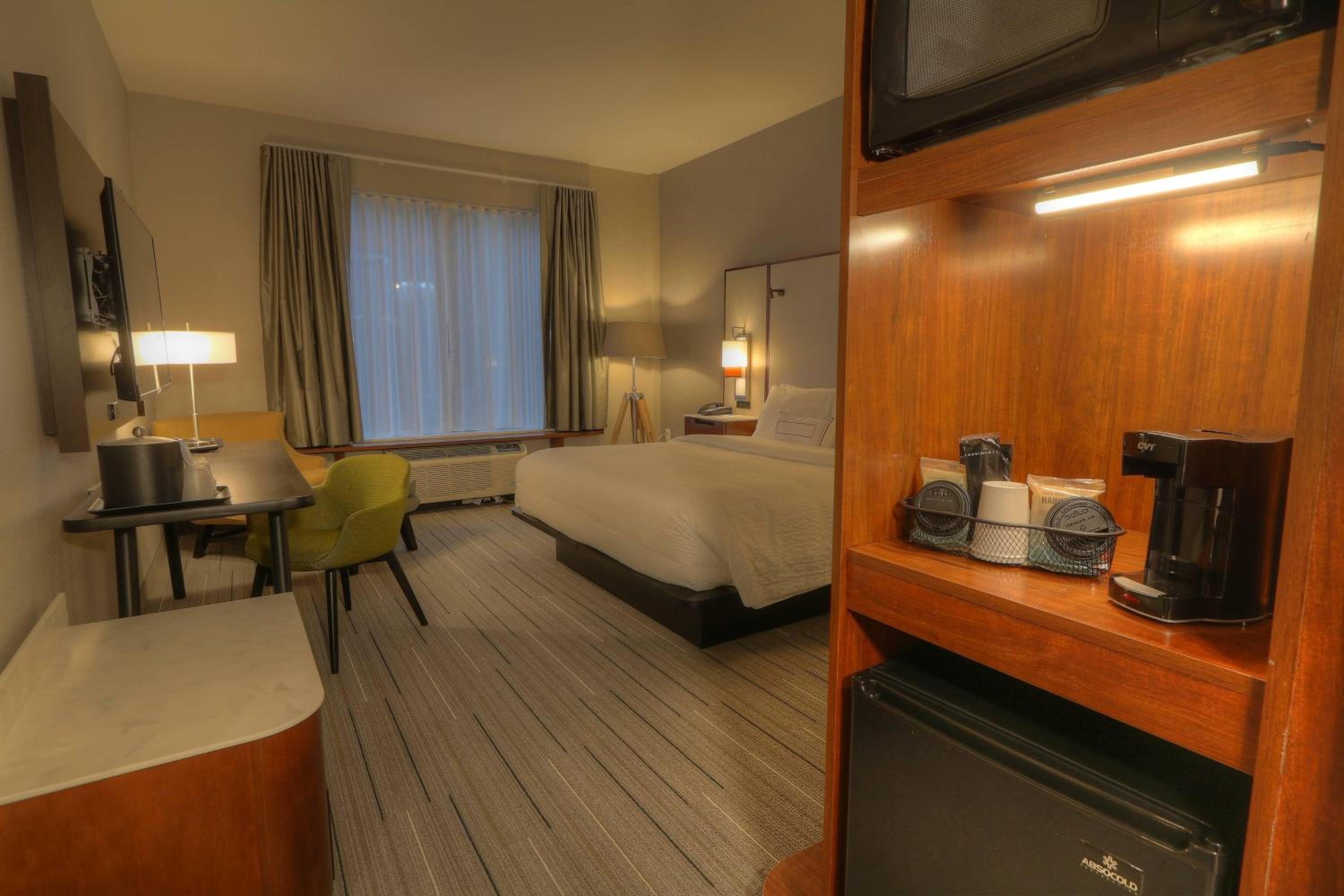 King Room with Roll-In Shower - Mobility Access/Hearing Accessible photo 2
