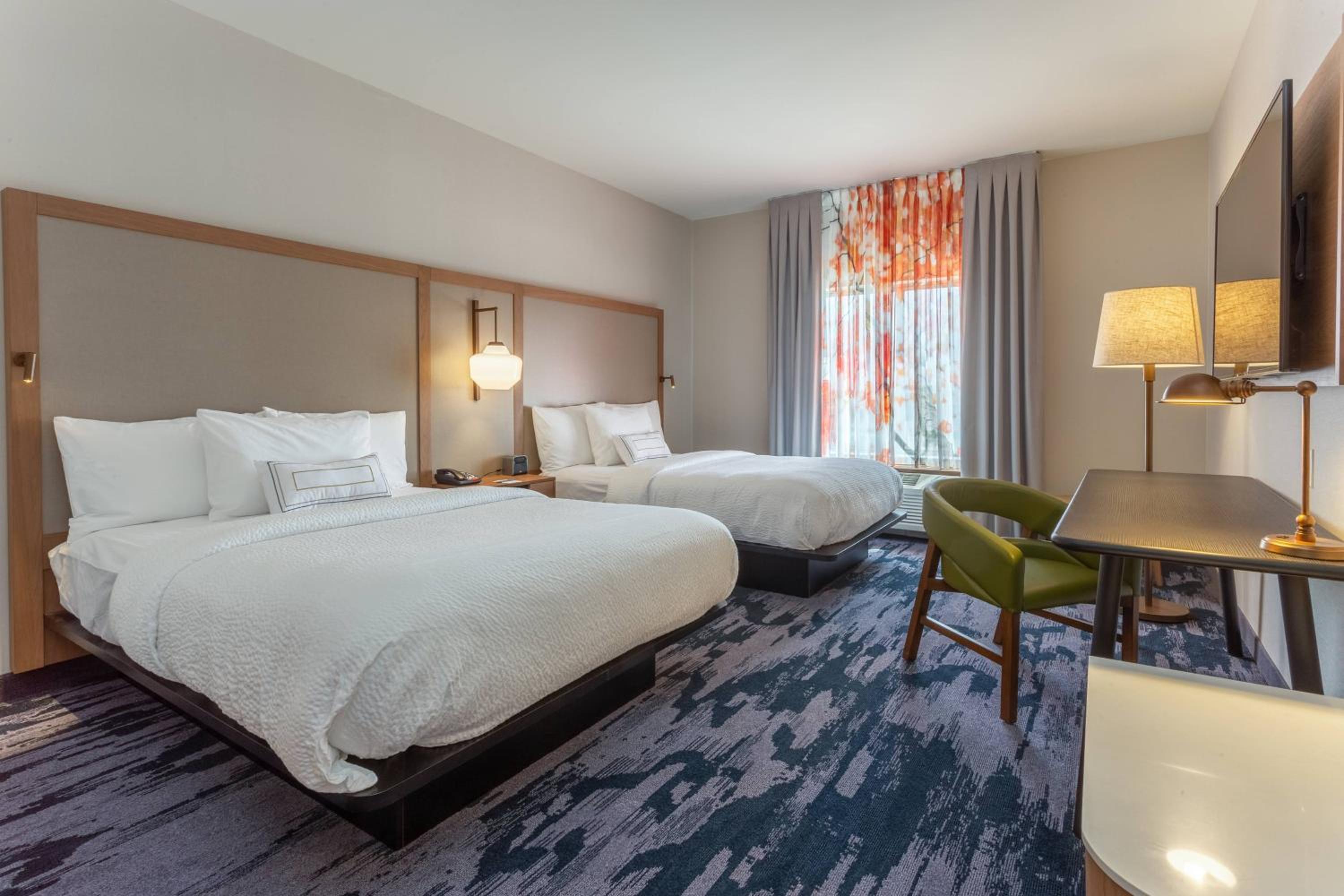 Queen Room with Two Queen Beds and Transfer Shower - Mobility Access photo 3