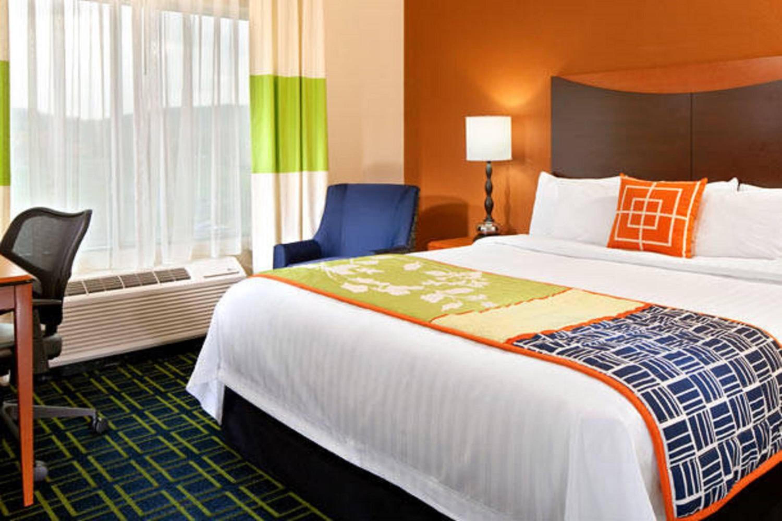 King Room with Roll-in Shower - Mobility and Hearing Accessible photo 3