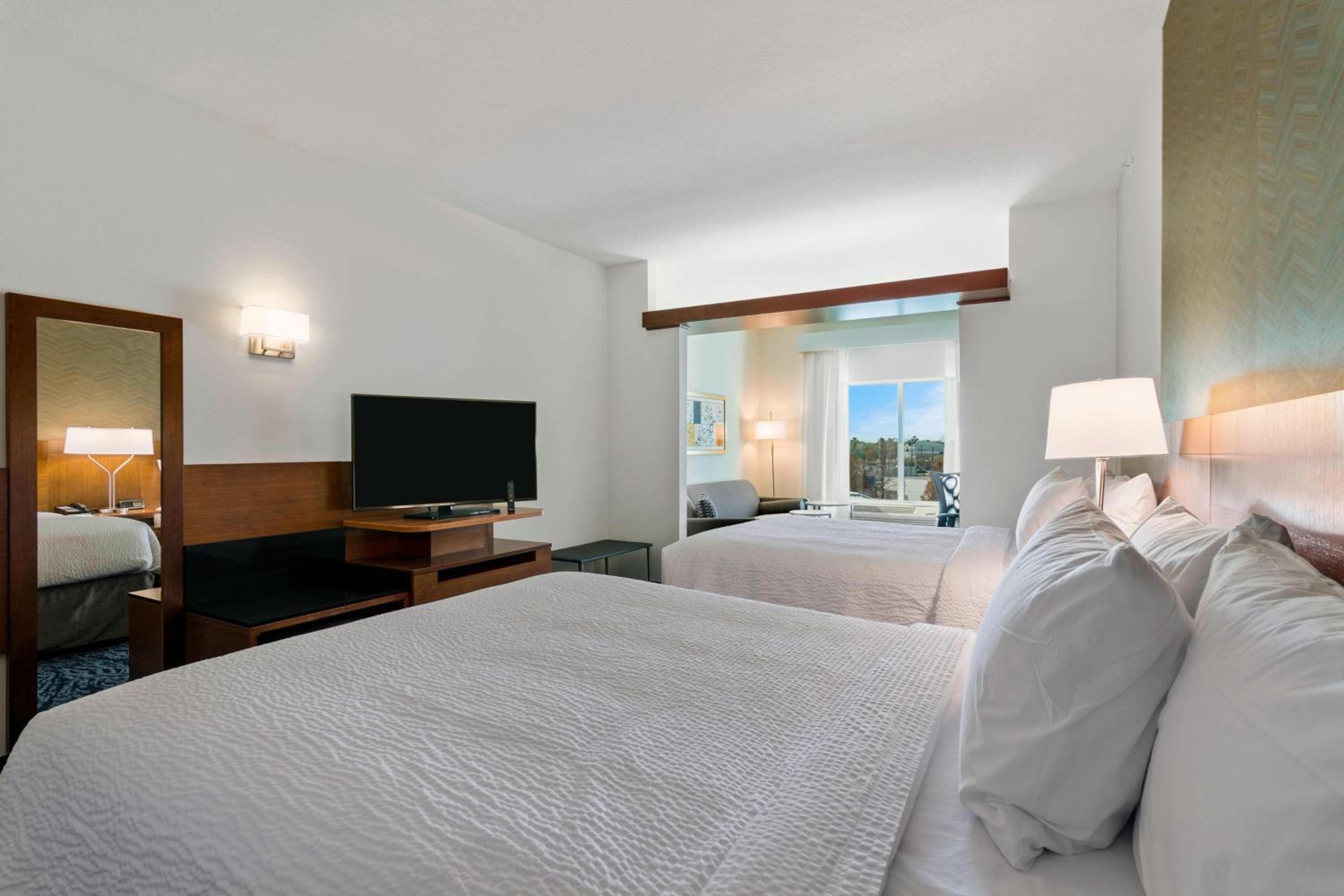 Queen Suite with Sofa Bed and Adapted Tub - Mobility and Hearing Accessible photo 3
