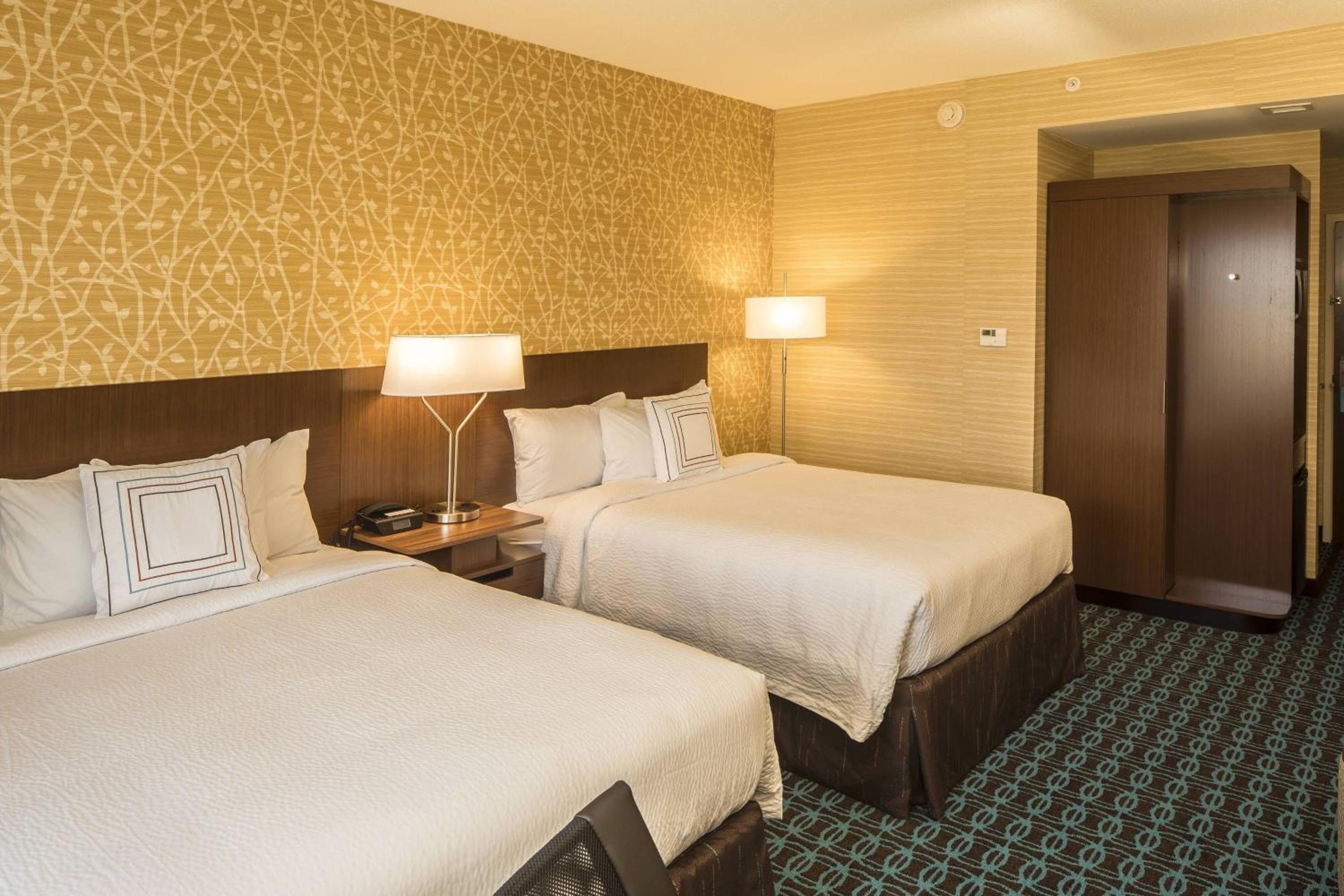 Queen Room with Two Queen Beds and Transfer Shower - Mobility Access/Hearing Accessible photo 3