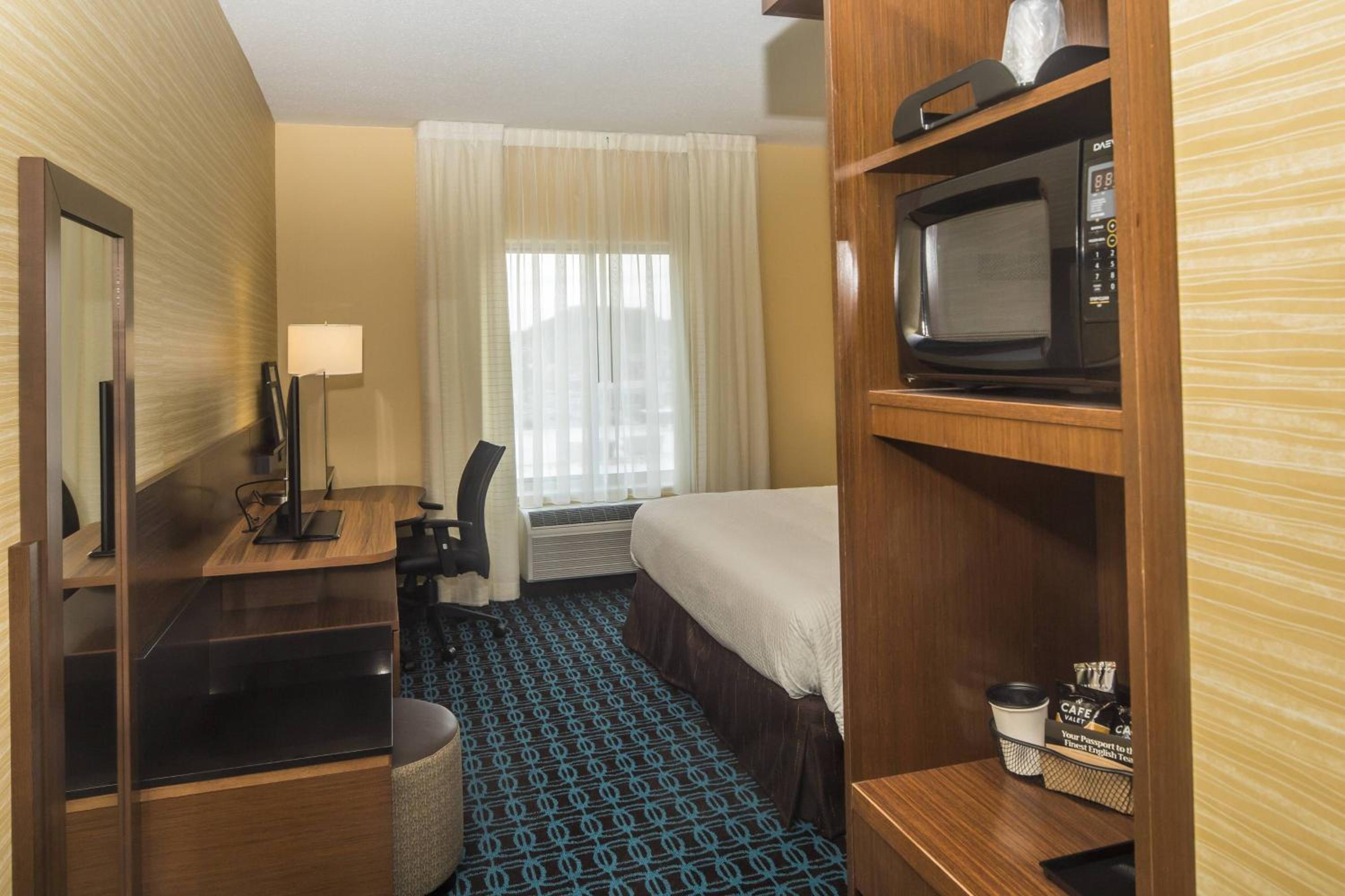 King Room with Transfer Shower - Mobility Access/Hearing Accessible photo 2