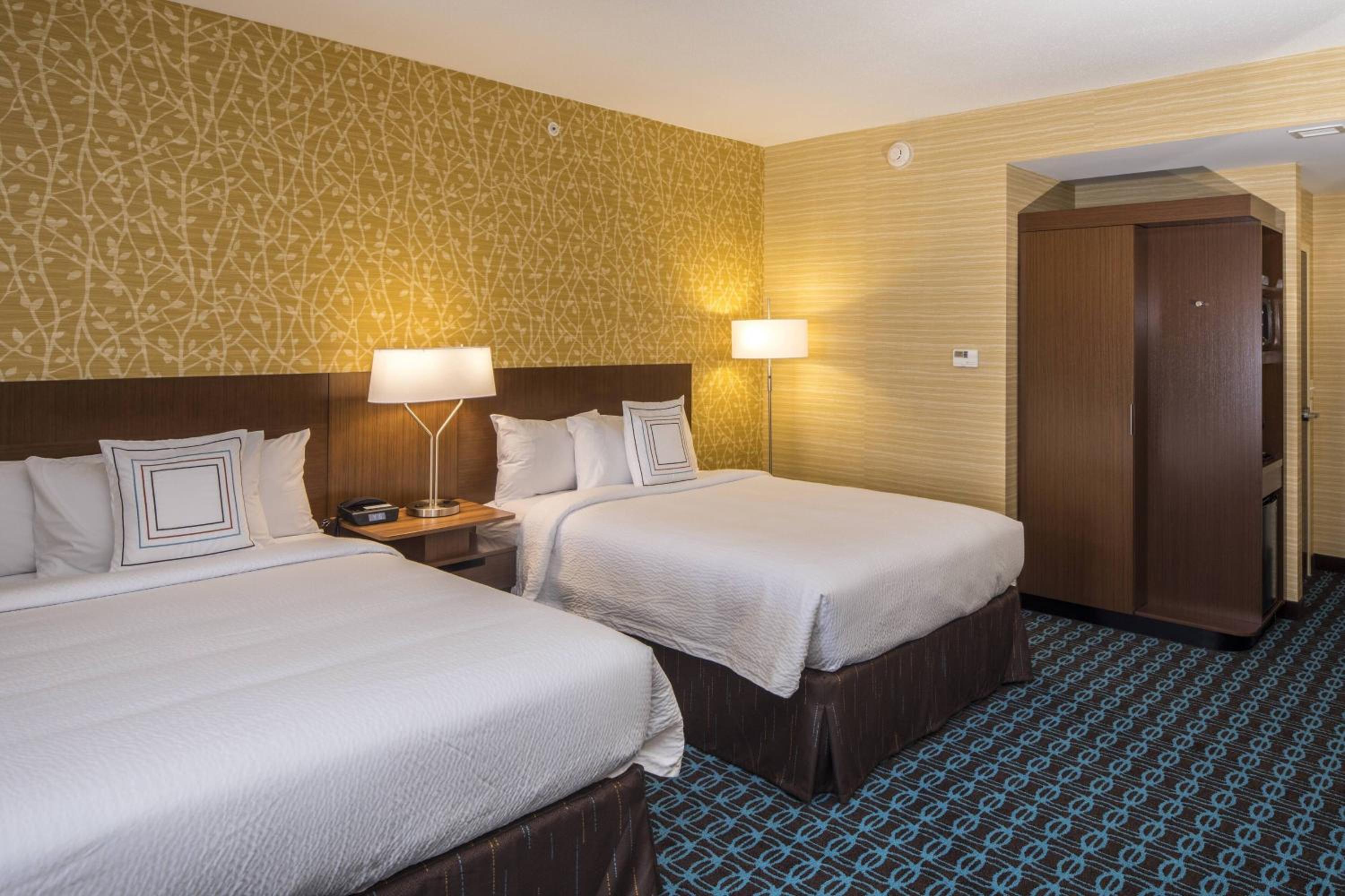 Queen Room with Two Queen Beds and Transfer Shower - Mobility Access/Hearing Accessible photo 2