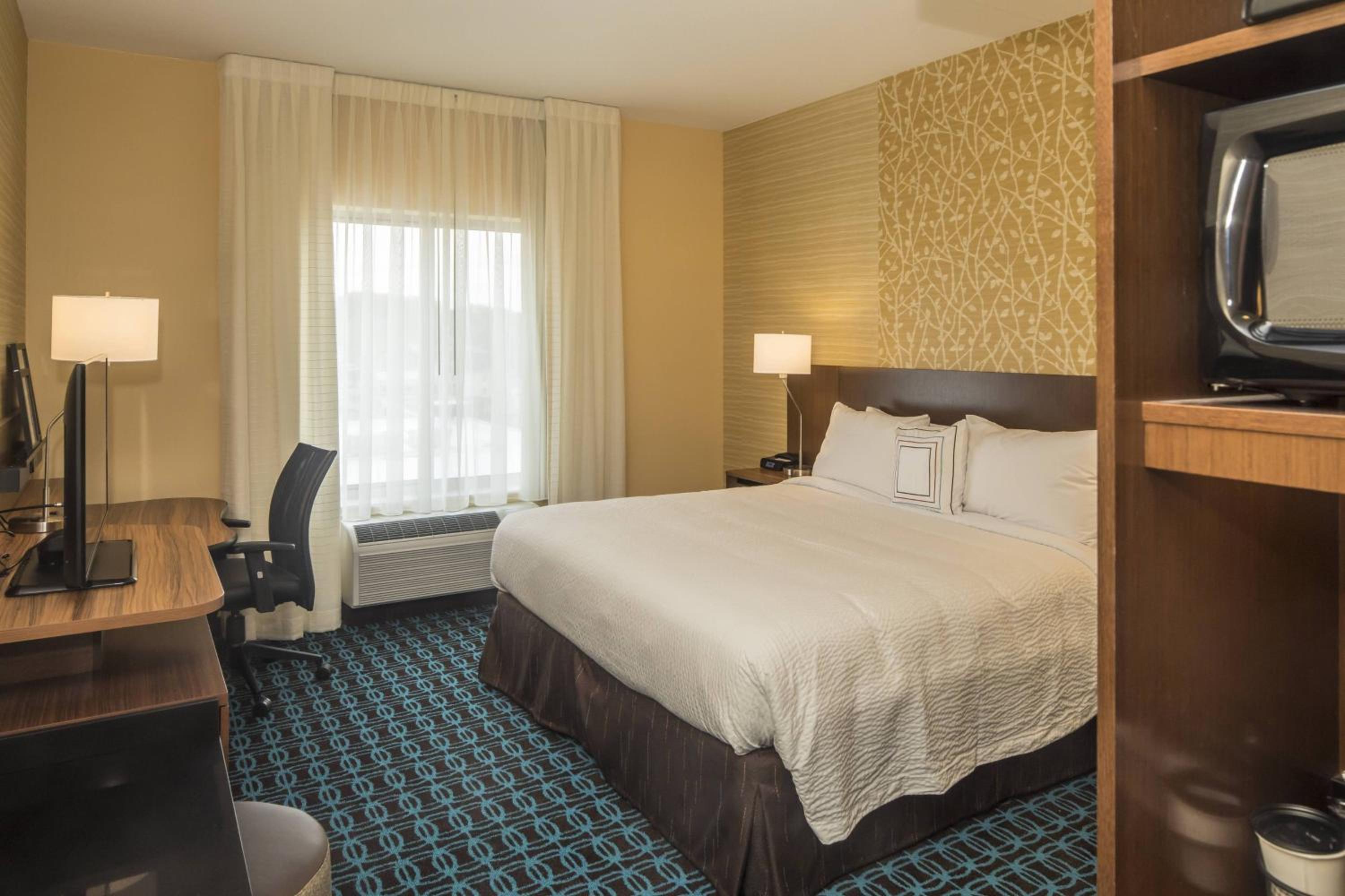 King Room with Transfer Shower - Mobility Access/Hearing Accessible photo 1