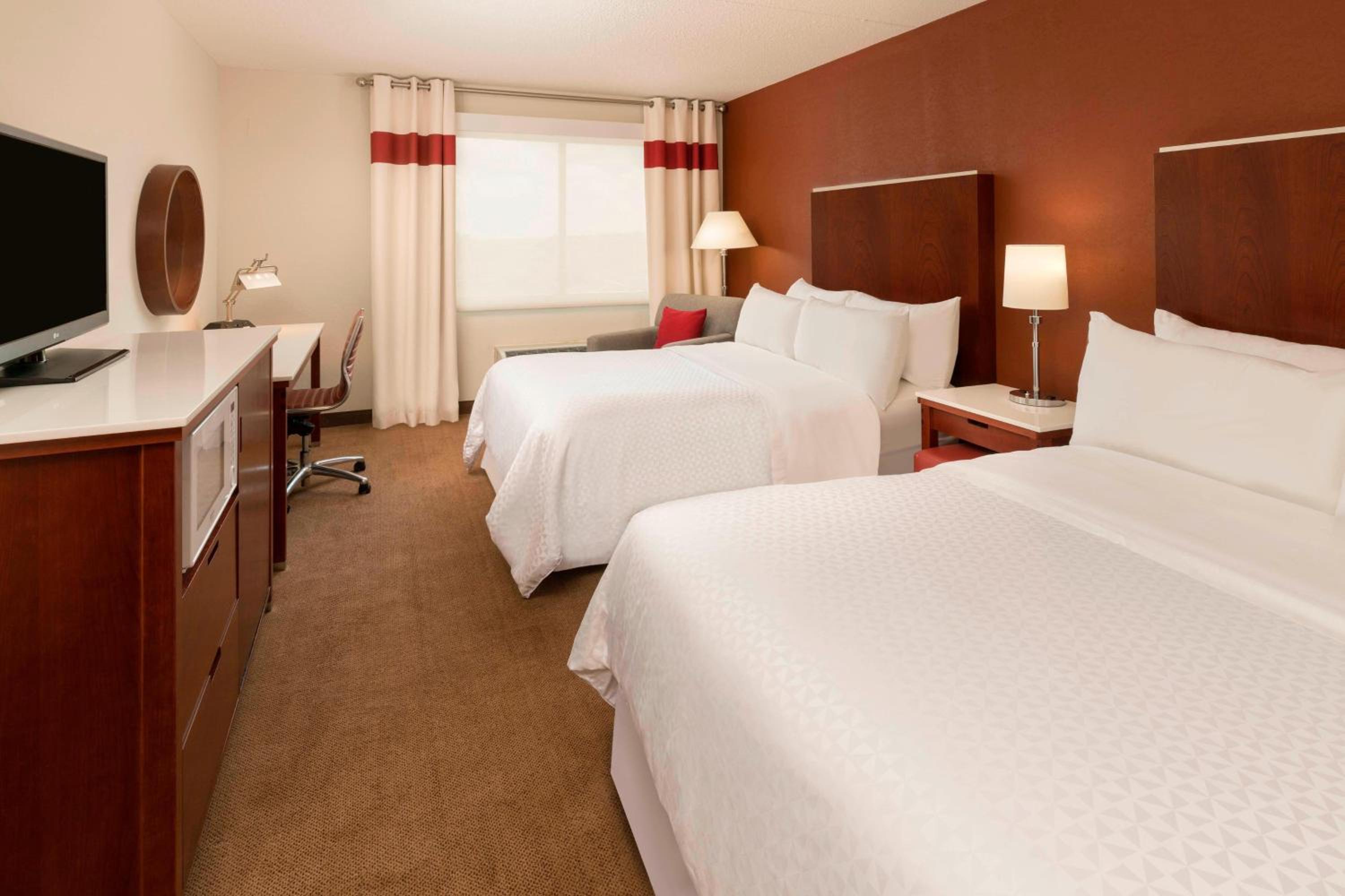 Double Room with Two Double Beds and Roll-in Shower - Mobility Accessible photo 2
